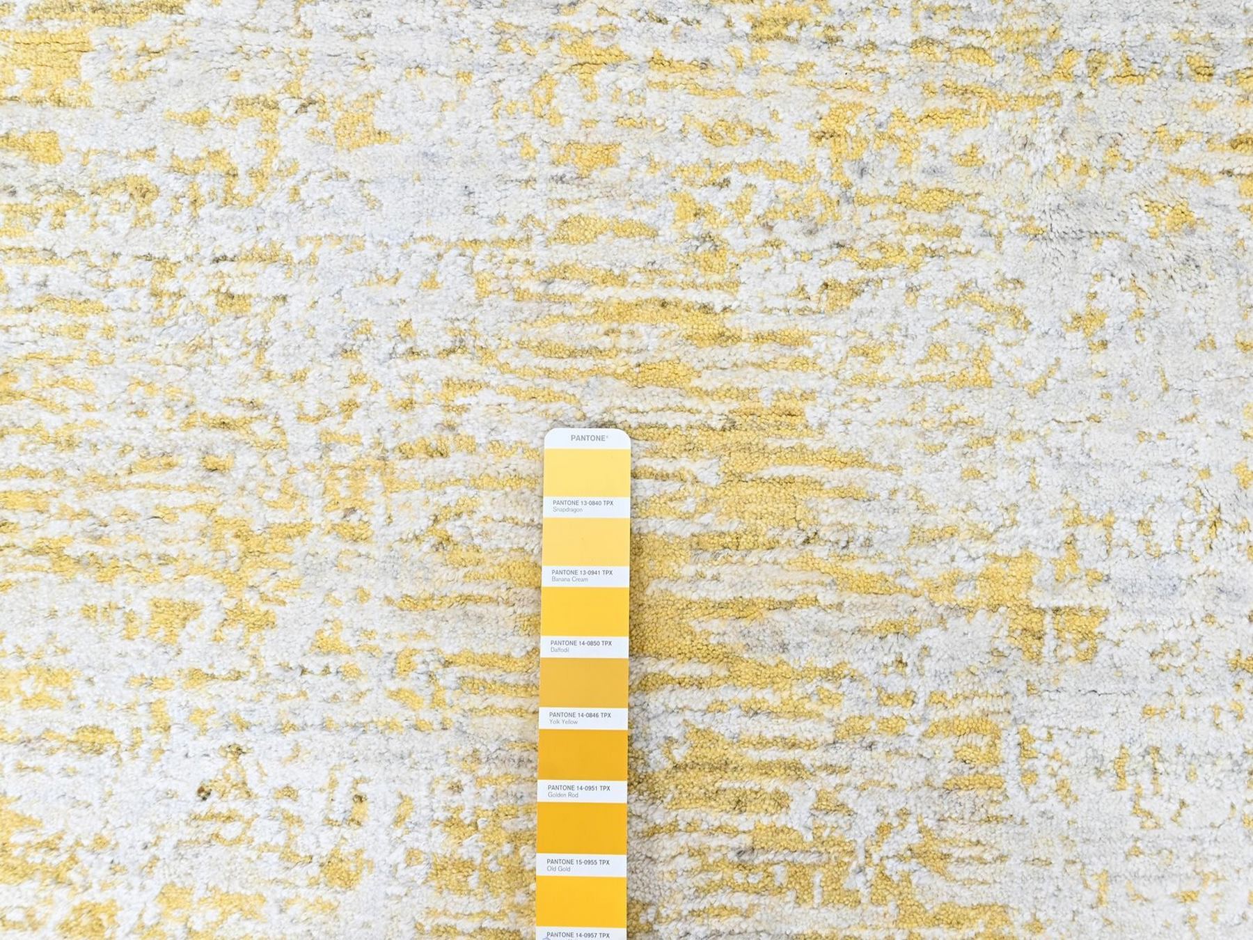 2'6"x10' Macaroon Yellow, Wool and Plant Based Silk, Hand Loomed, Textured Pile, Modern Design, Narrow Runner, Oriental Rug HR10507 - Image 4
