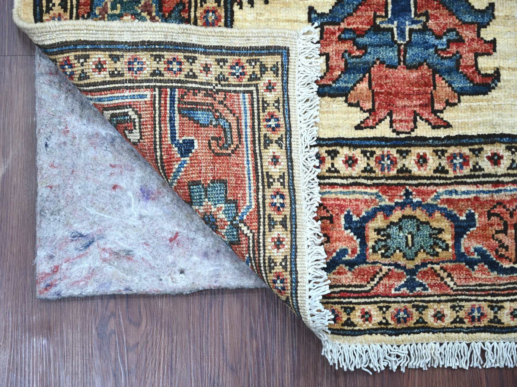 2'10"x4'1" Cream White, Hand Knotted, Heriz Design, High Mountain Wool, Aryana Grade, Soft Pile, Vegetable Dyes, Densely Woven, Mat, Sample, Oriental Rug HR21182 - Image 2