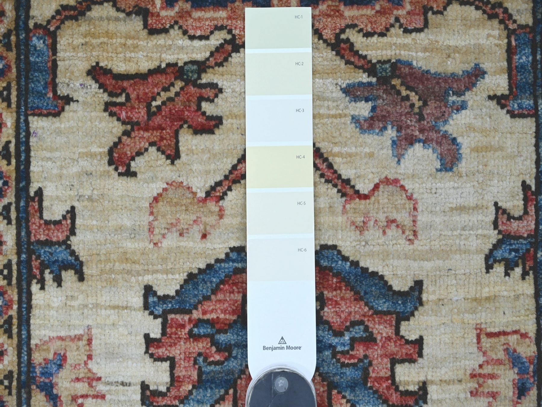 2'10"x4'1" Cream White, Hand Knotted, Heriz Design, High Mountain Wool, Aryana Grade, Soft Pile, Vegetable Dyes, Densely Woven, Mat, Sample, Oriental Rug HR21182 - Image 3