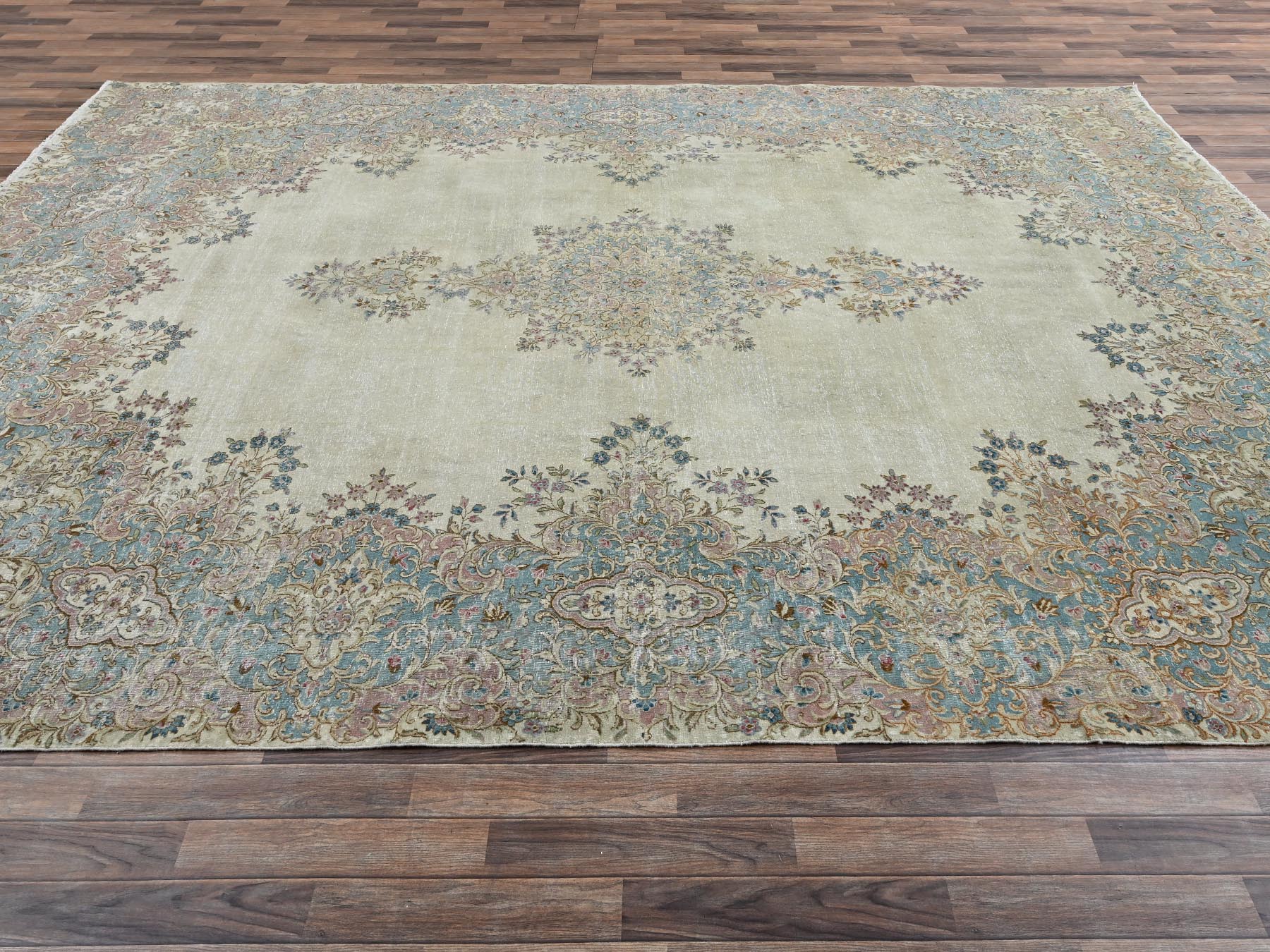 10'x13'9" Chiffon White, Vintage Persian Kerman with Flower Medallion, Even Wear, Full Pile, Clean and Soft, Hand Knotted, Good Condition, Pure Wool, Oriental Rug HR2540 - Image 4