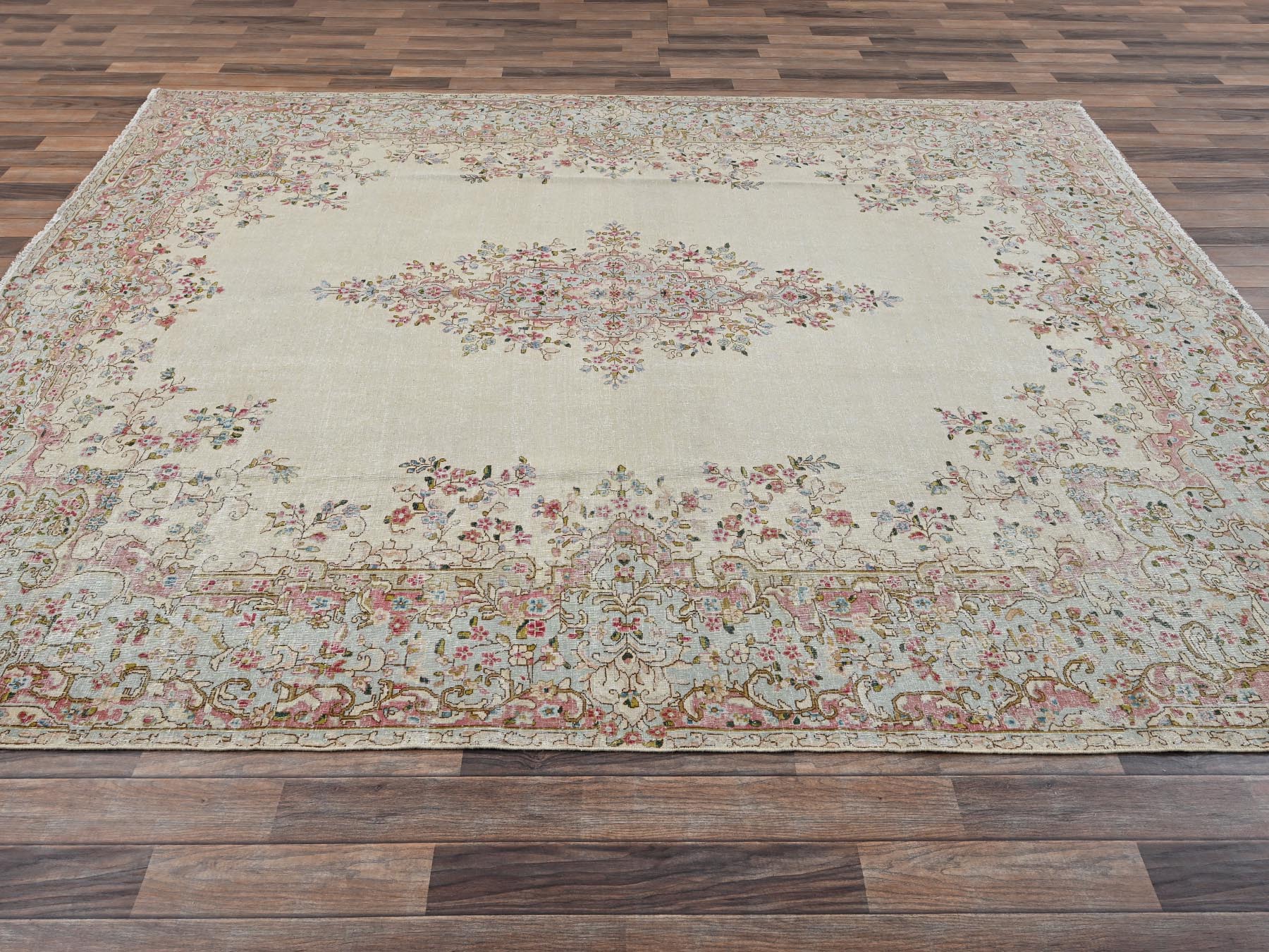 7'10"x10' Chiifon White, Vintage Persian Kerman with Flower Medallion, Sheared Low, Distressed, Professionally Cleaned, Excellent Condition, Hand Knotted, 100% Wool, Oriental Rug HR2550 - Image 4