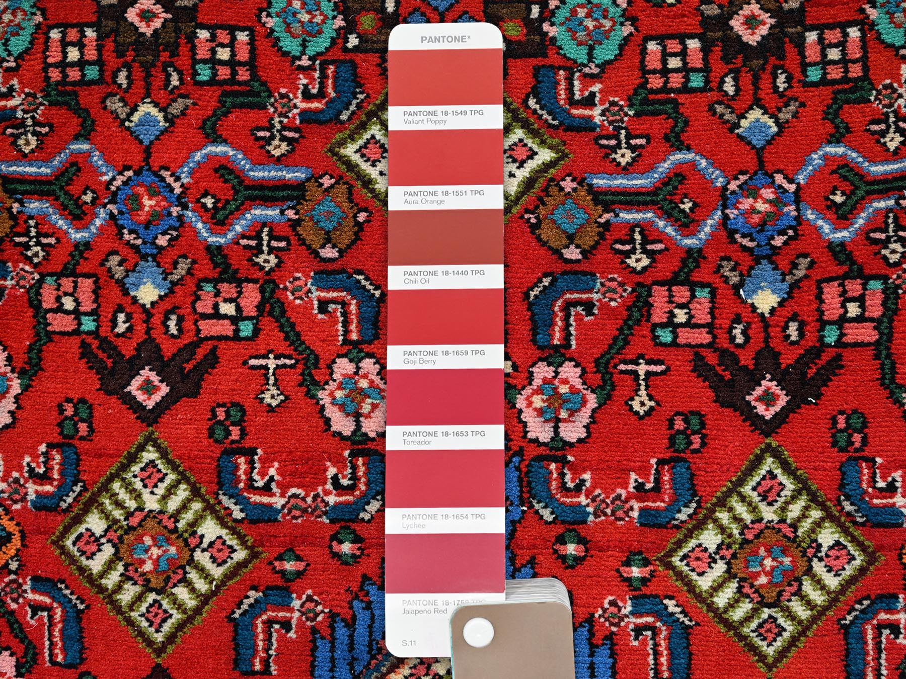 2'8"x6' Crimson Red, New Persian Hamadan with Geometric Medallion, Full Pile, Hand Knotted, 100% Wool, Runner, Oriental Rug HR2587 - Image 4