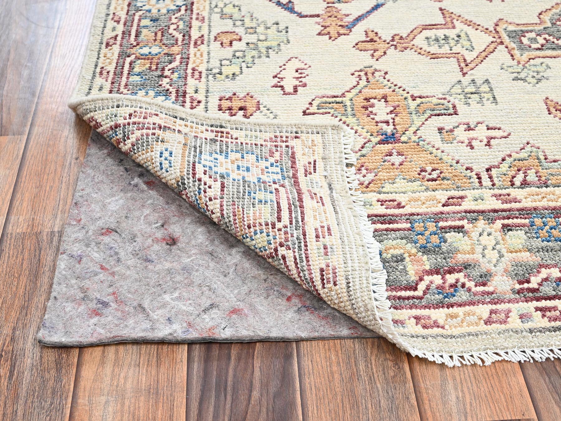 4'10"x6'9" Linen White, Turkish Knot, Heriz with All Over Design, Hand Knotted, Sheared Low, 100% Wool, Oriental Rug HR2800 - Image 3