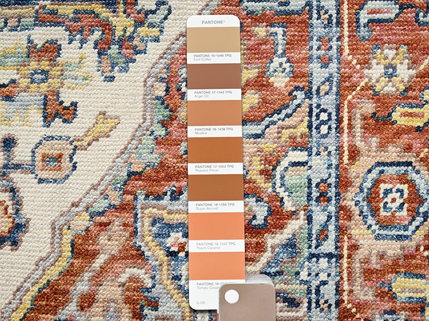 4'10"x6'9" Pearl White, Turkish Knot, Heriz with Medallion Design, Hand Knotted, Sheared Low, 100% Wool, Oriental Rug HR2803 - Image 4