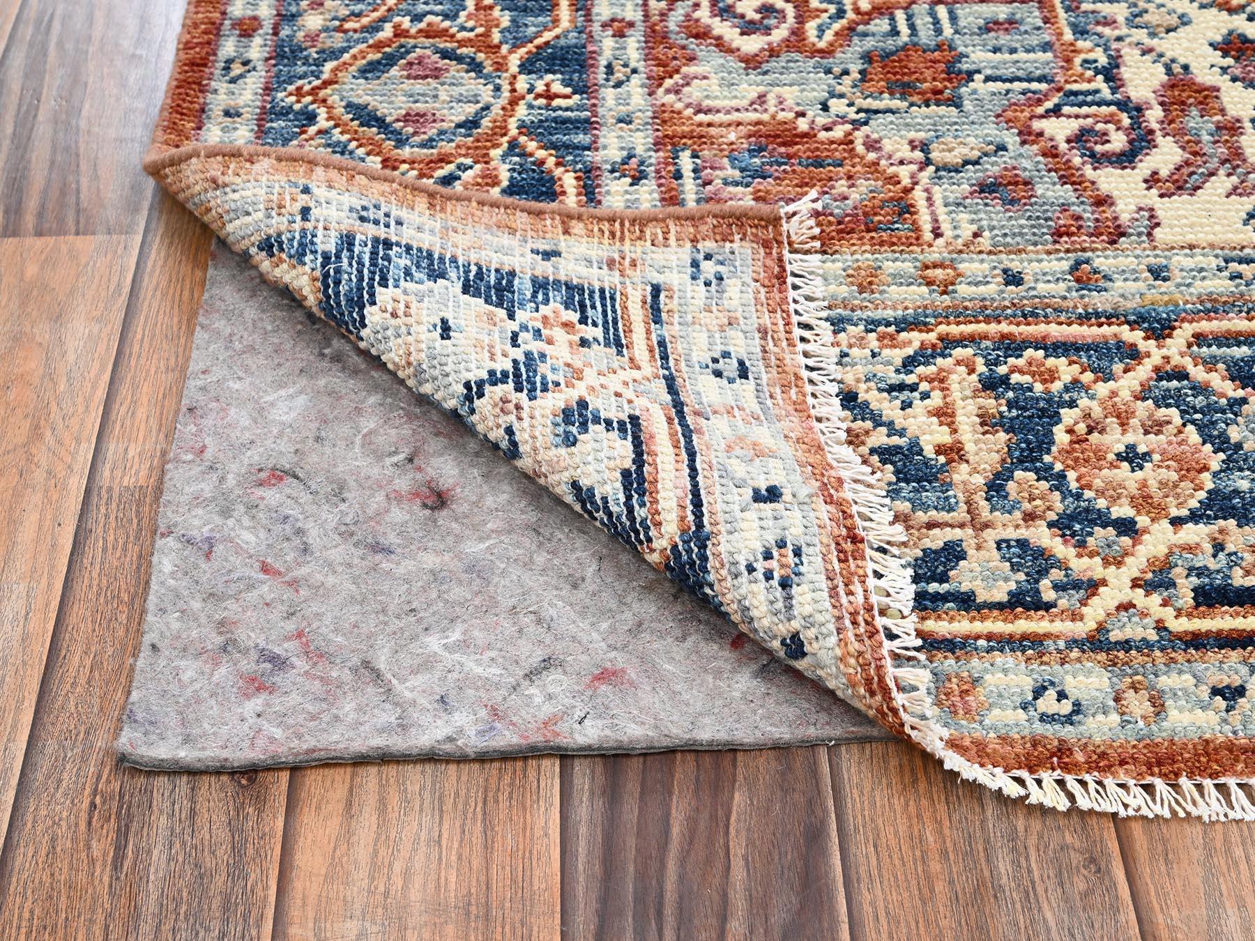4'9"x6'9" Rust Red, 100% Wool, Heriz with Medallion Design, Turkish Knot, Hand Knotted, Sheared Low, Oriental Rug HR2804 - Image 3