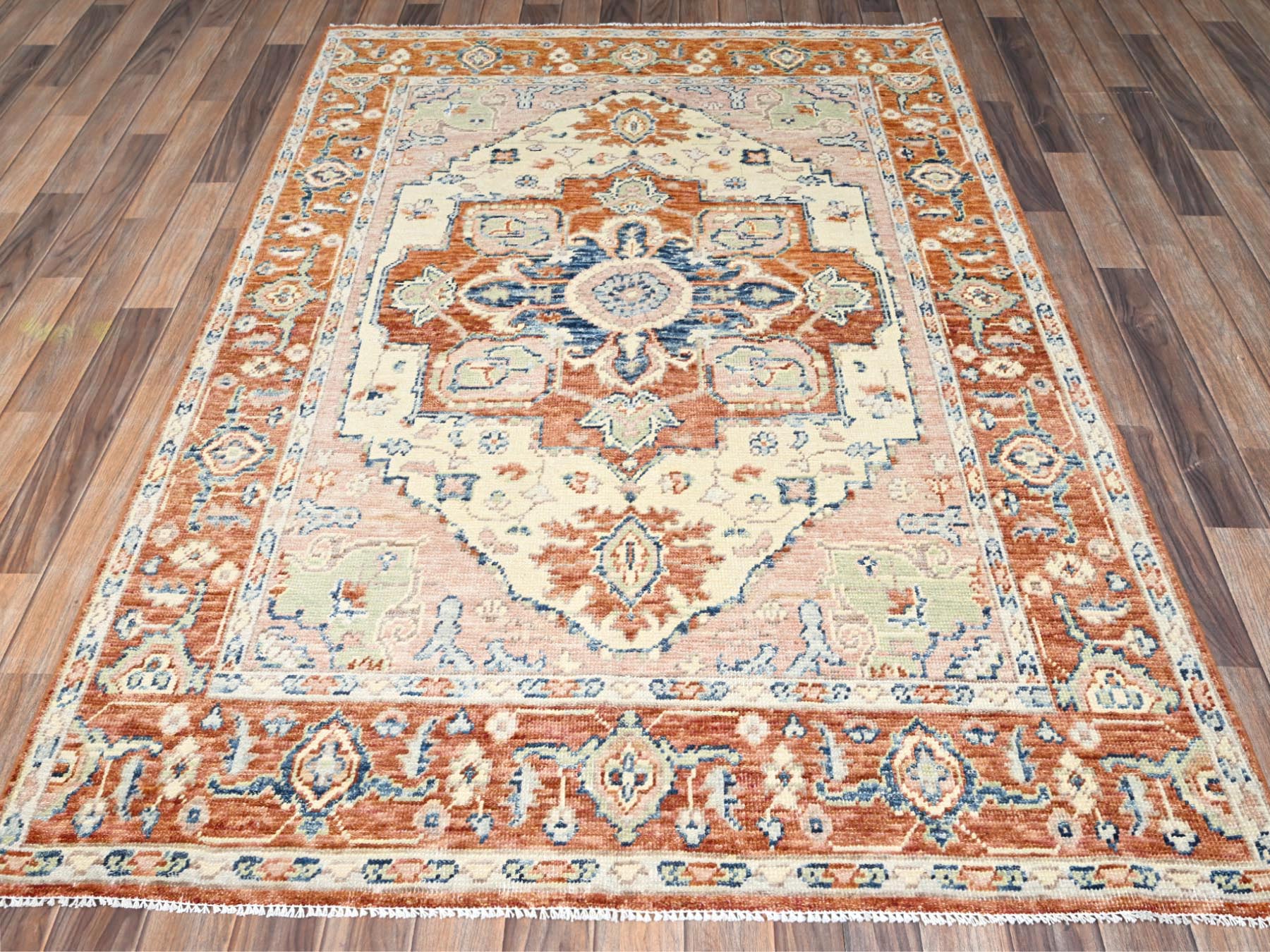 4'10"x6'10" Beige, Heriz with Medallion Design, Turkish Knot, Hand Knotted, Sheared Low, 100% Wool, Oriental Rug HR2805 - Image 2