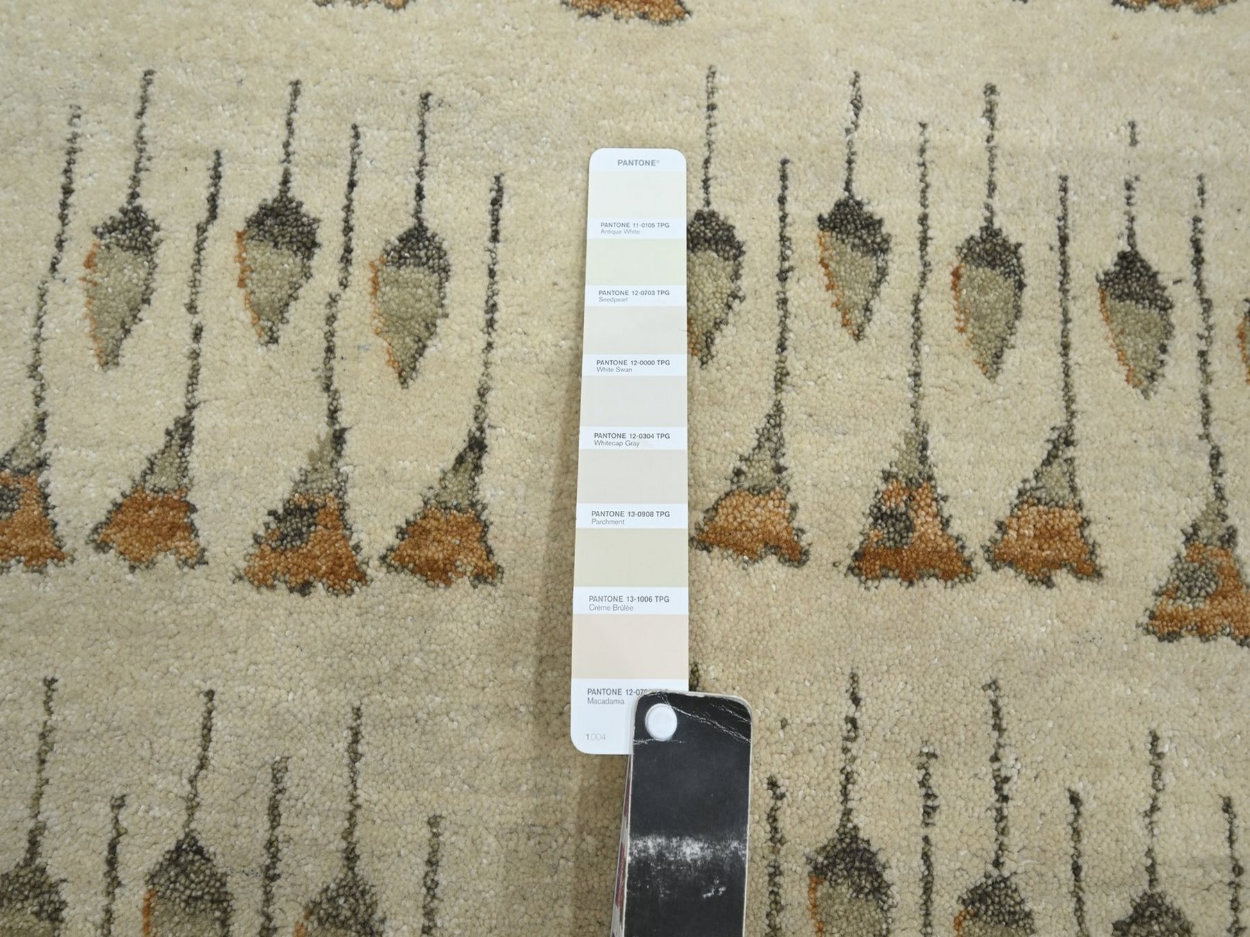 9'1"x12'4" Tan Color, Hand Knotted, Acorns and Brown Flowers Repetitive Design, 100% Wool, Oriental Rug HR75894 - Image 7