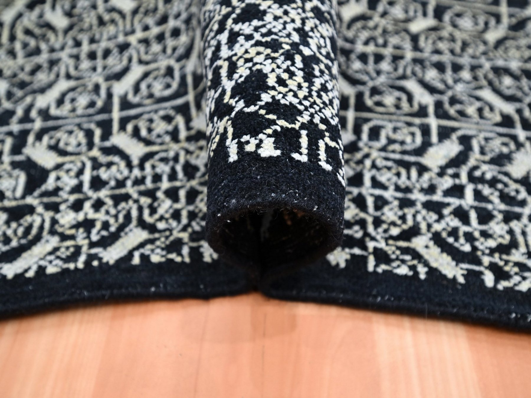 9'10"x14'4" Ink Black, Wool and Silk, Repetitive Intricate Pattern, Tone on Tone, Hand Knotted, Oriental Rug HR75930 - Image 5