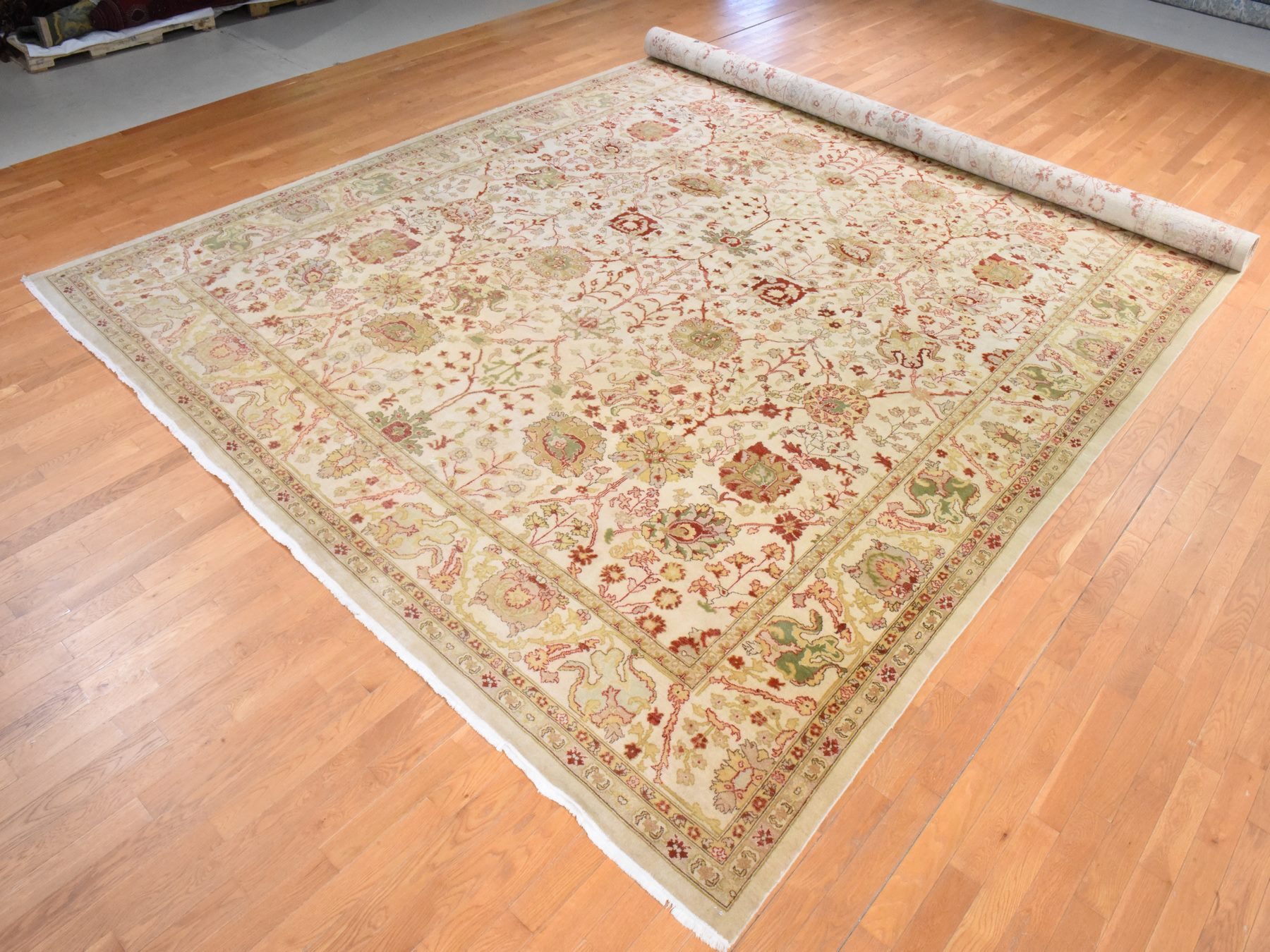 12'x19'1" Chiffon White, Vintage Agra, Extra Large with Vase Tabriz Design, Vegetable Dyes, Hand Knotted, Clean, Very Good Condition, Organic Wool, Oversized, XL, Oriental Rug HR78626 - Image 4