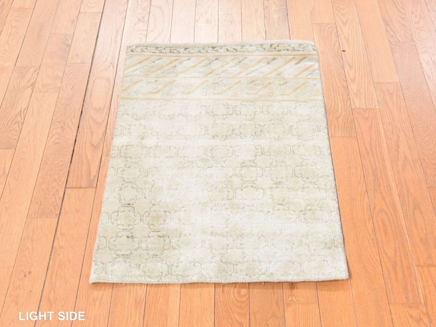 2'1"x3' Oyster White, Khotan Design, Silk, Hand Knotted, Sample, Mat, Oriental Rug HR78647 - Image 3
