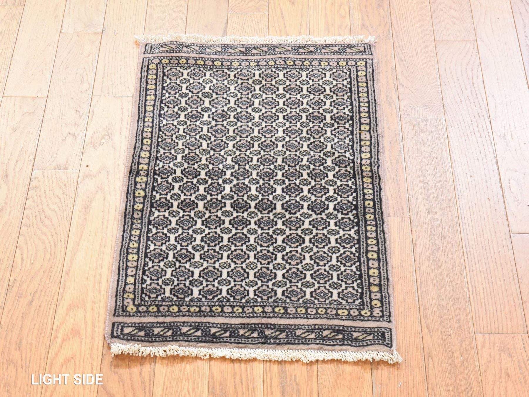 1'6"x2'2" Chiffon White, Bokara Repetitive Design, Hand Knotted, 100% Wool, Mat, Oriental Rug HR78657 - Image 3
