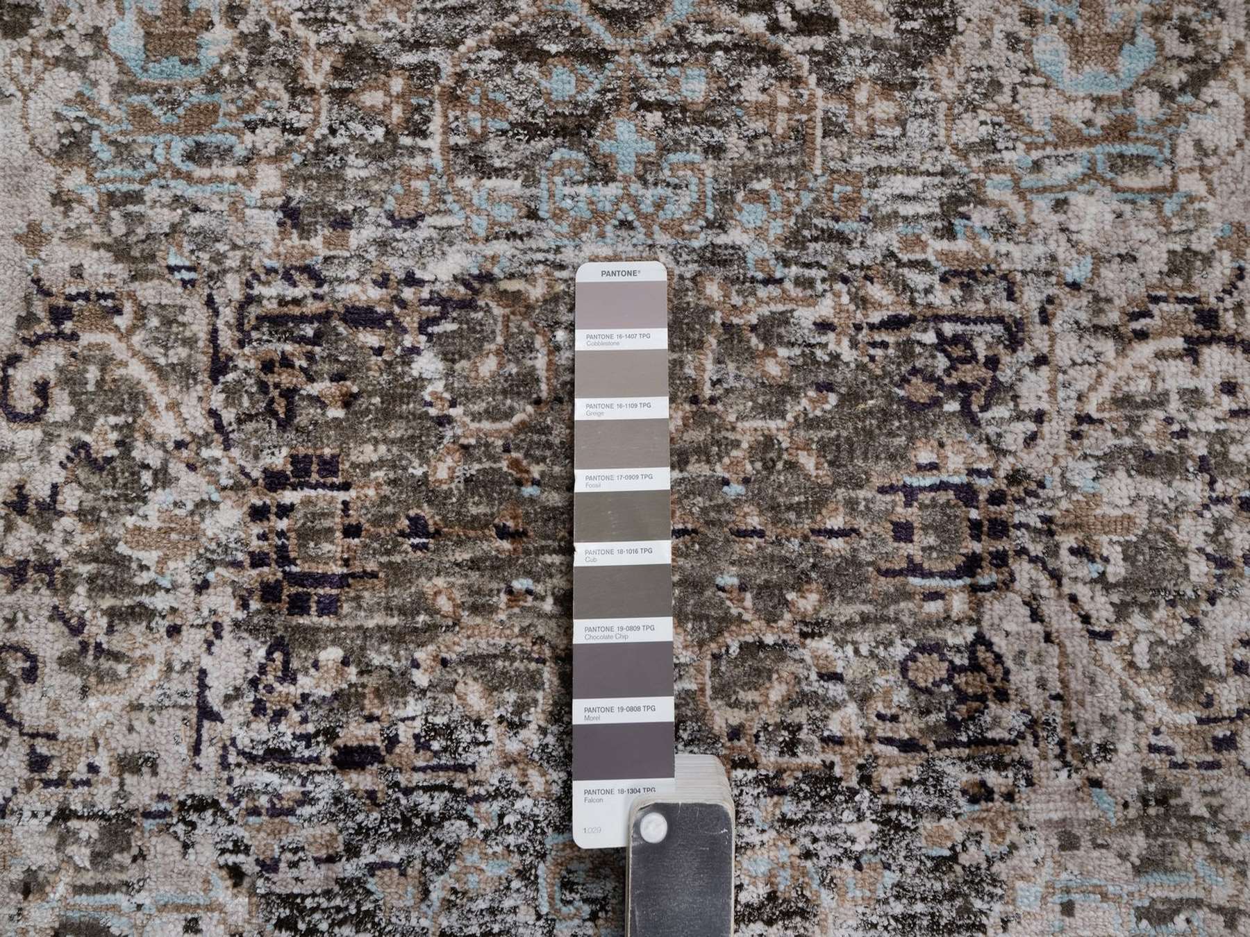 2'1"x3' Shades of Brown, Transitional Persian Influence Erased Flower Design, Silk with Textured Wool, Hand Knotted, Mat, Sample, Oriental Rug HR92595 - Image 4