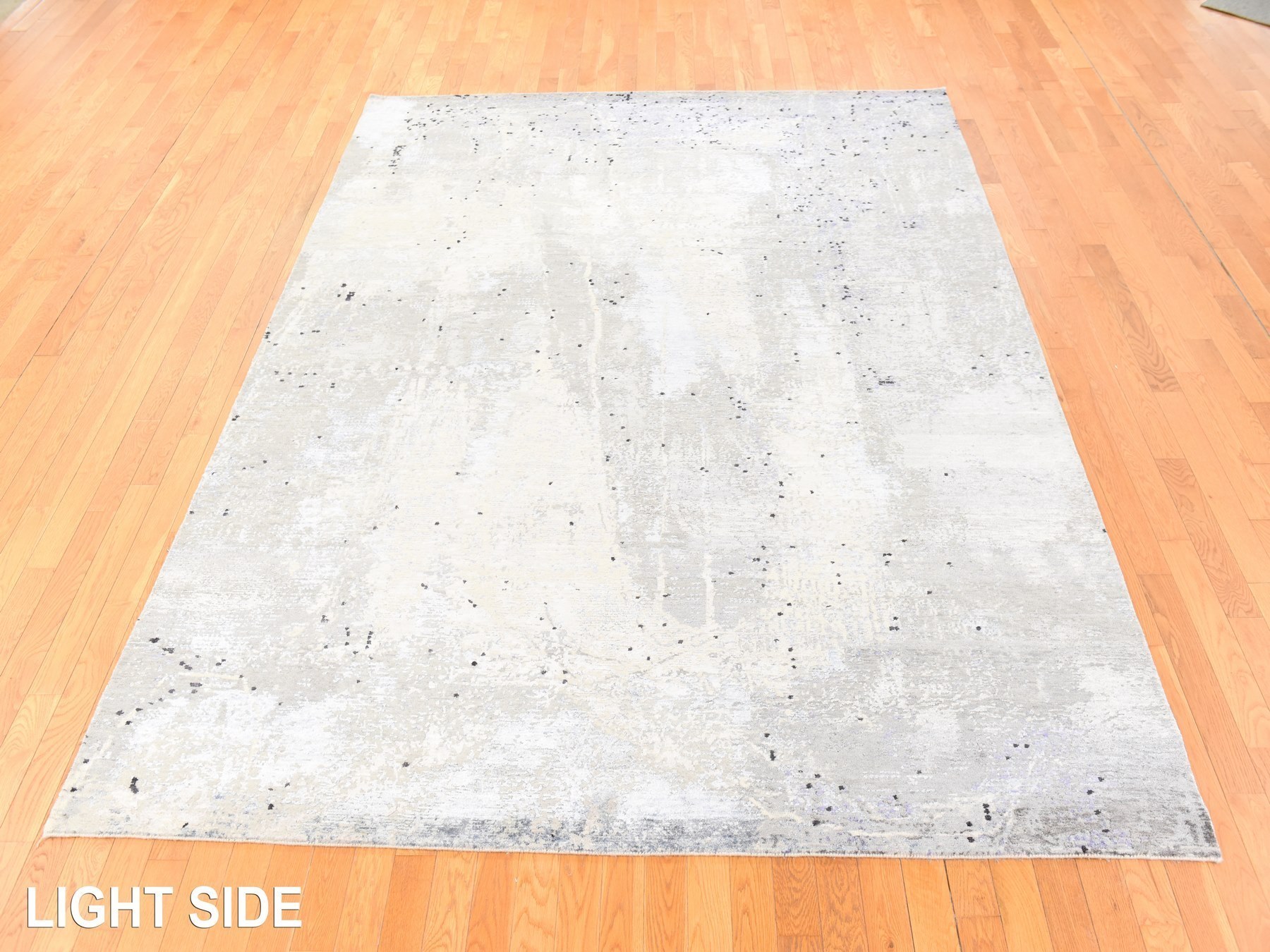 7'9"x10'3" Pastel Gray, Abstract Design with Soft Blues, Wool and Silk, Hand Knotted, Oriental Rug HR78669 - Image 3