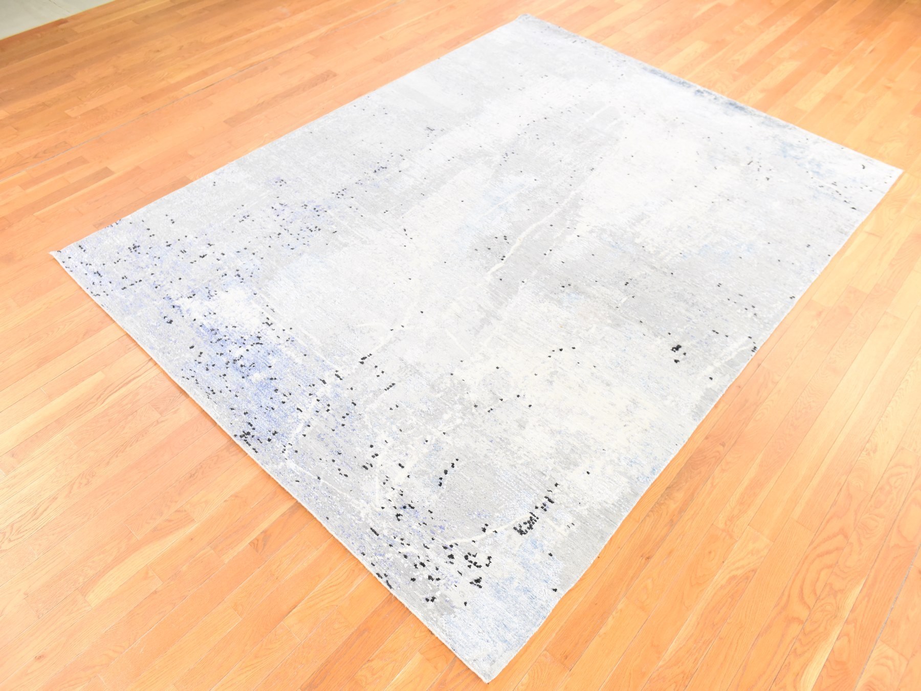 7'9"x10'3" Pastel Gray, Abstract Design with Soft Blues, Wool and Silk, Hand Knotted, Oriental Rug HR78669 - Image 4