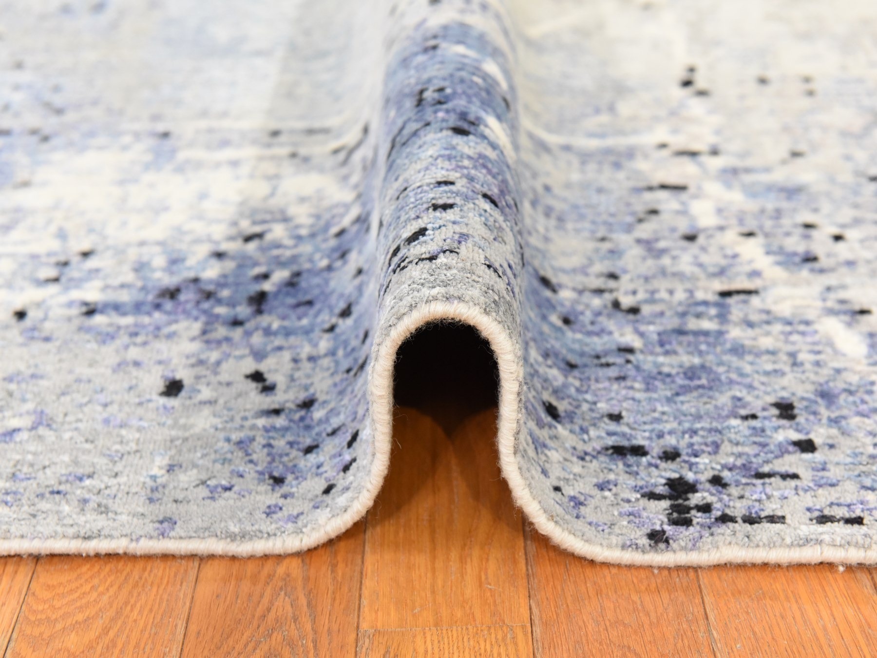 7'9"x10'3" Pastel Gray, Abstract Design with Soft Blues, Wool and Silk, Hand Knotted, Oriental Rug HR78669 - Image 9
