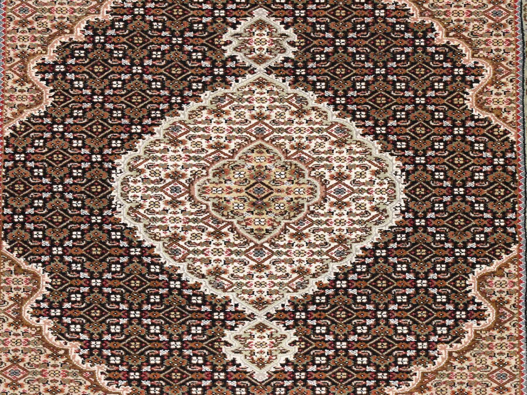 4'x6' Rich Black, 250 KPSI, Tabriz Mahi with Fish Medallion Design, Hand Knotted, 100% Wool, Oriental Rug HR78681 - Image 4