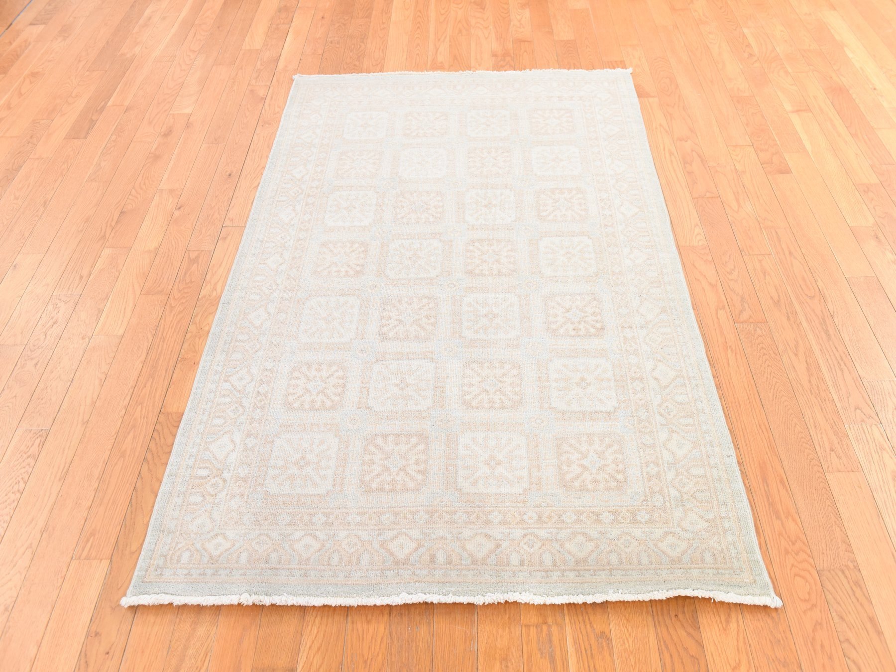 4'1"x6'1" Alabaster White, Washed Out Peshawar with Khotan Design, Hand Knotted, Pure Wool, Oriental Rug HR78683 - Image 2