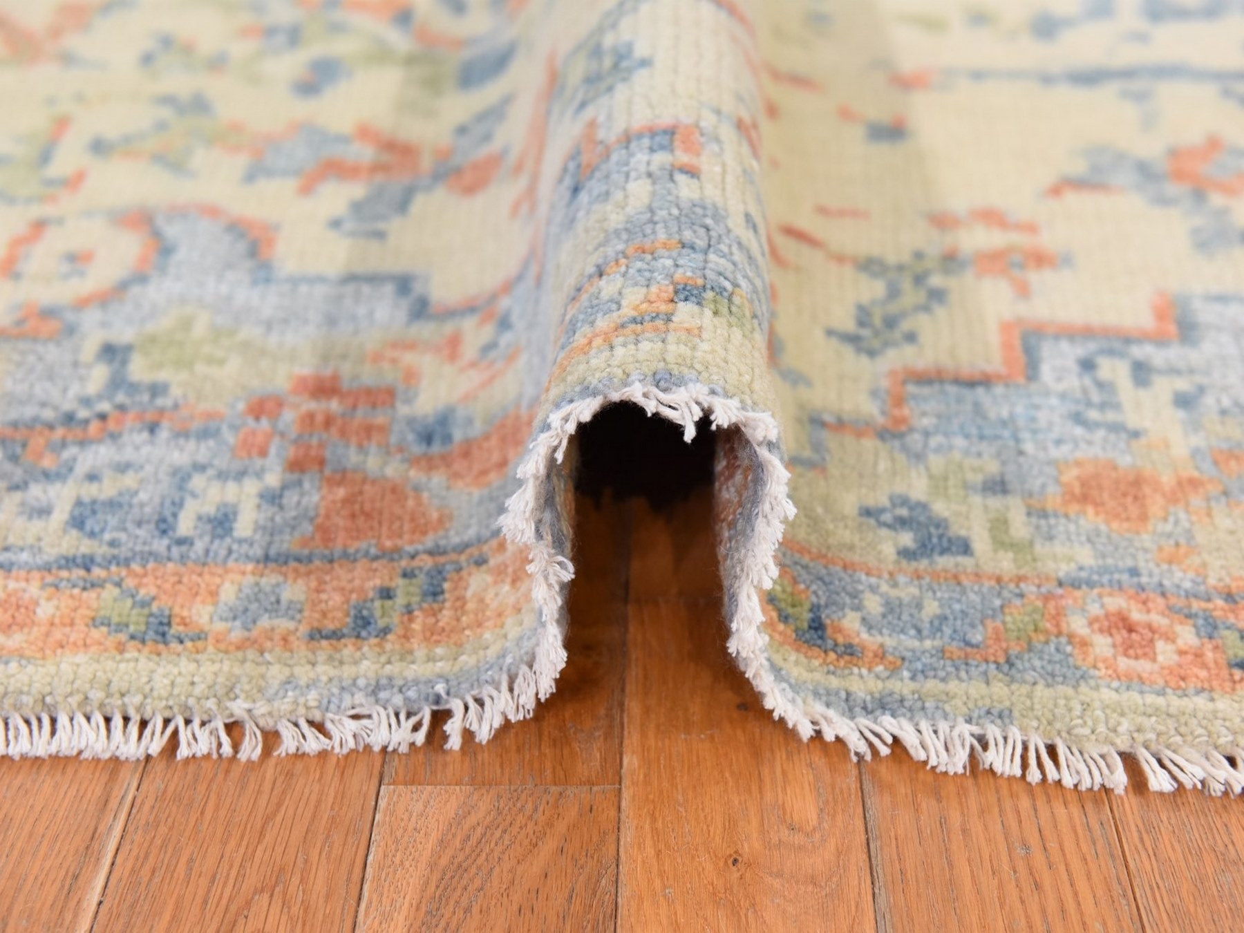 5'9"x9' Alabaster White, Variegated Broken Heriz Design, Supple Collection, Pure Wool, Hand Knotted, Oriental Rug HR78689 - Image 9