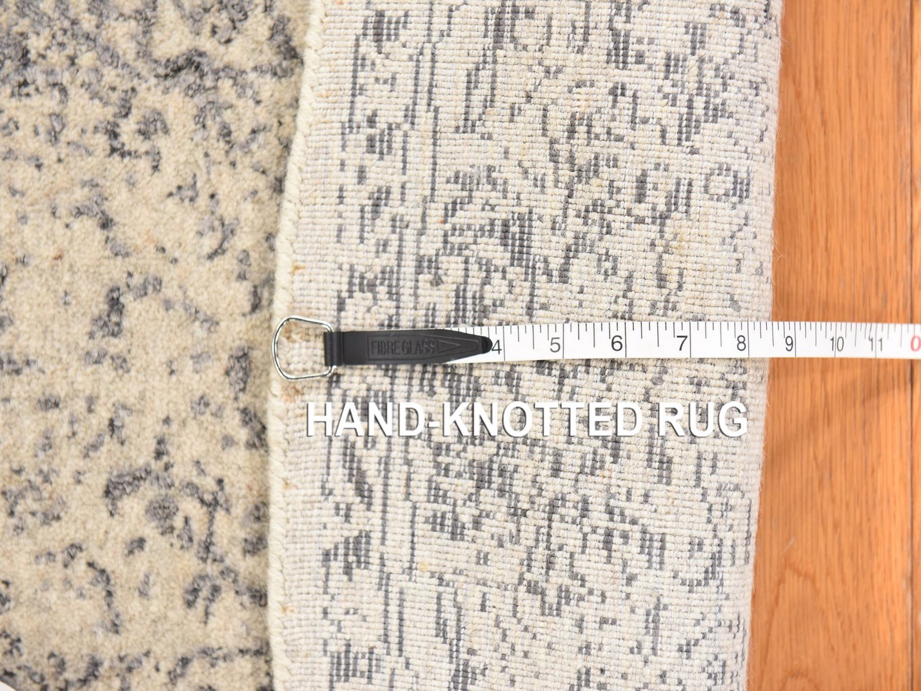 6'x6' Beige-Gray, Erased Design, Fine Jacquard, Hand Loomed, Wool and Silk, Round, Oriental Rug HR78704 - Image 6