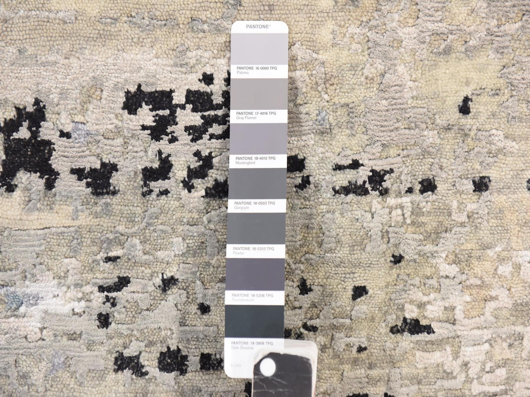 6'x6' Beige-Gray, Abstract Design, Hand Knotted, Wool & Silk, Hi-Low Pile, Round, Oriental Rug HR78705 - Image 5