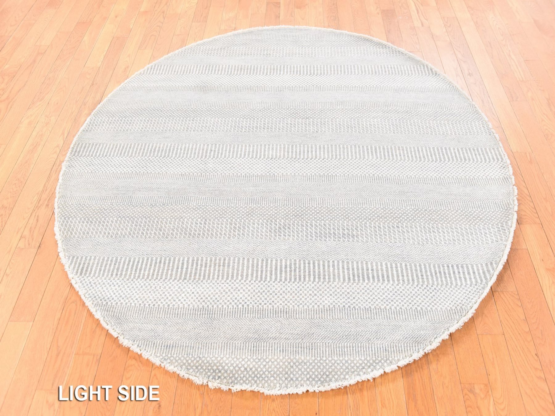 6'x6' Pastel Gray, Modern Grass Design, Tone on Tone, Wool and Silk, Hand Knotted, Round, Oriental Rug HR78708 - Image 3