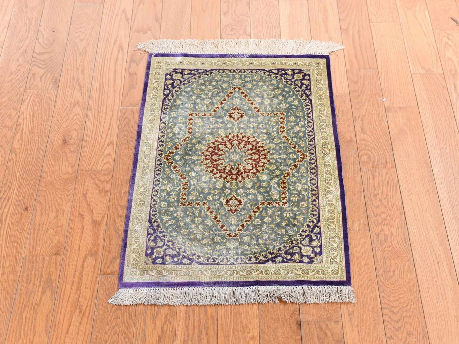 1'7"x2'4" Pistachio Green, Pure Silk, Vintage Persian Ghom with Star Design, 600 KPSI, Signed, Hand Knotted, Mat, Oriental Rug HR78715 - Image 2