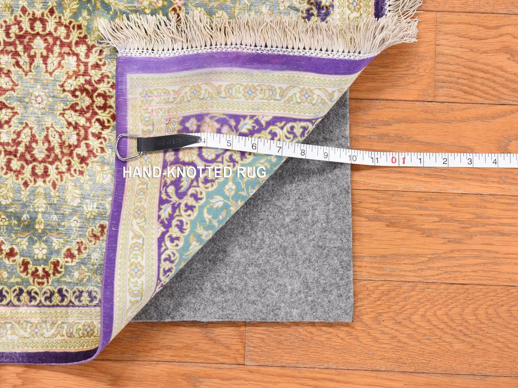 1'7"x2'4" Pistachio Green, Pure Silk, Vintage Persian Ghom with Star Design, 600 KPSI, Signed, Hand Knotted, Mat, Oriental Rug HR78715 - Image 6