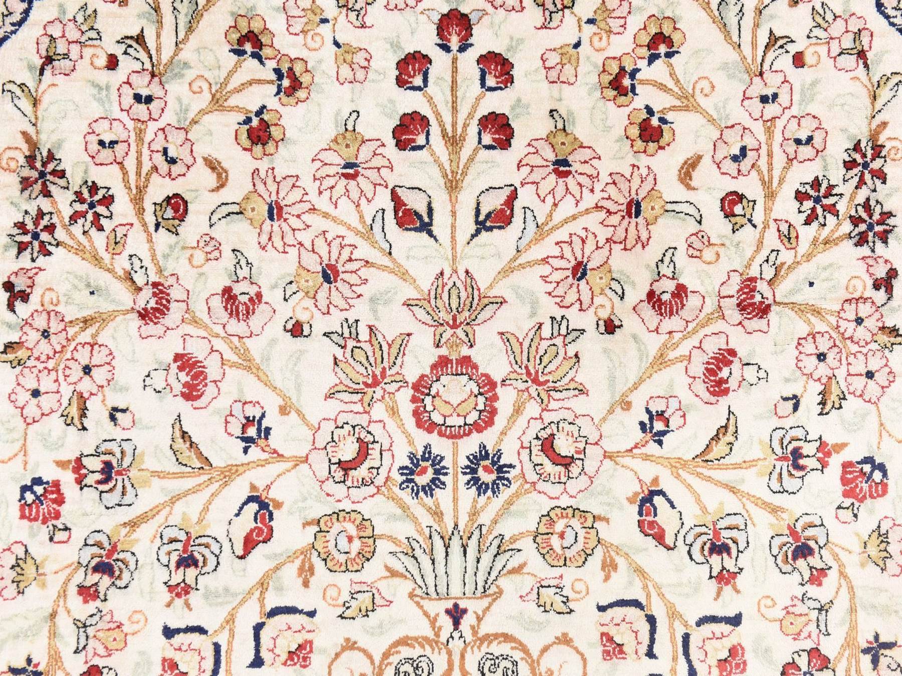3'3"x4'10" Cream White, New Persian Ghom with Flower & Vase Design, 600 KPSI, Pure Silk, Hand Knotted, Oriental Rug HR78720 - Image 4