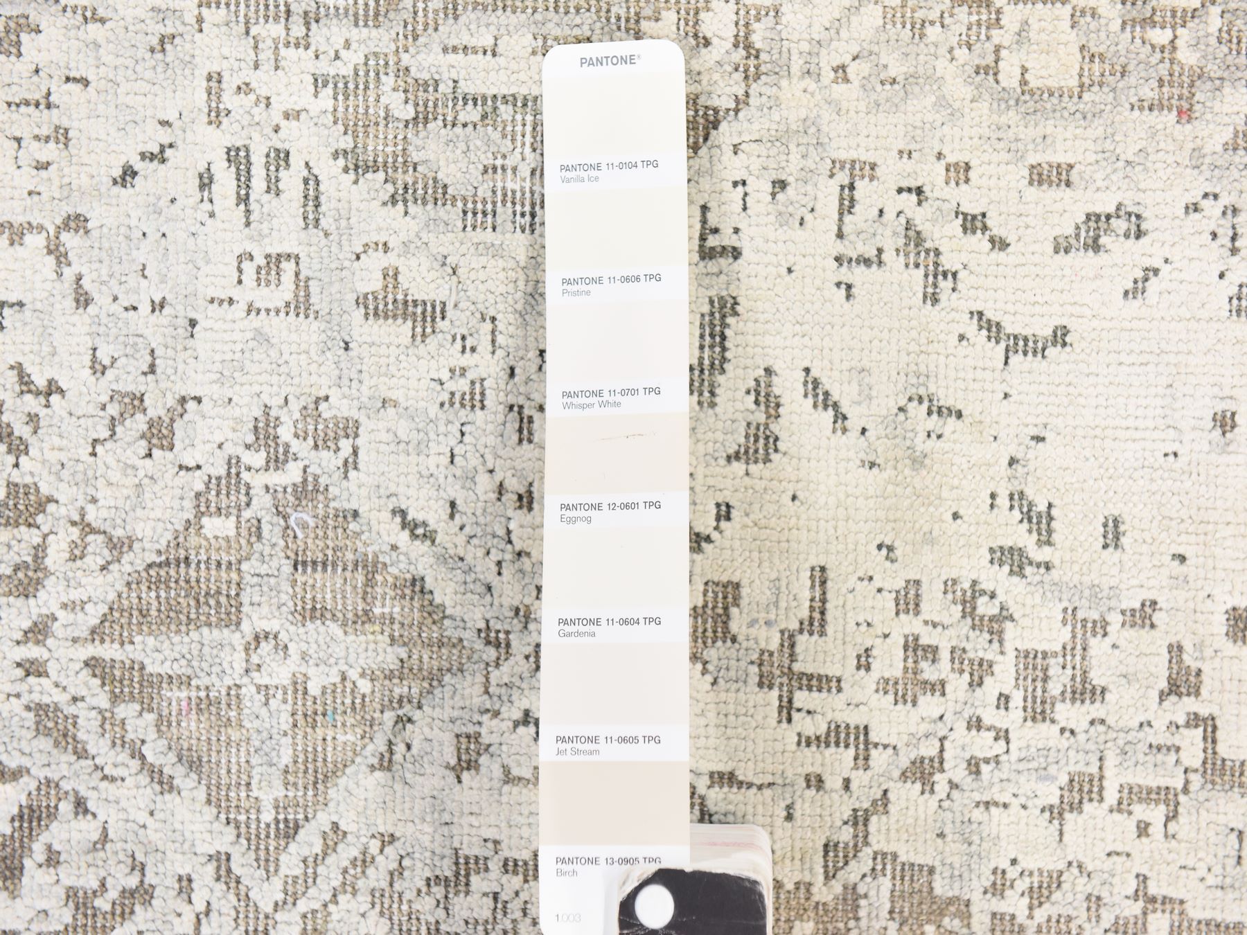 8'10"x12' Whisper White, Silk with Textured Wool, Modern, Erased Dimensional Design, Hand Knotted, Oriental Rug HR78737 - Image 6