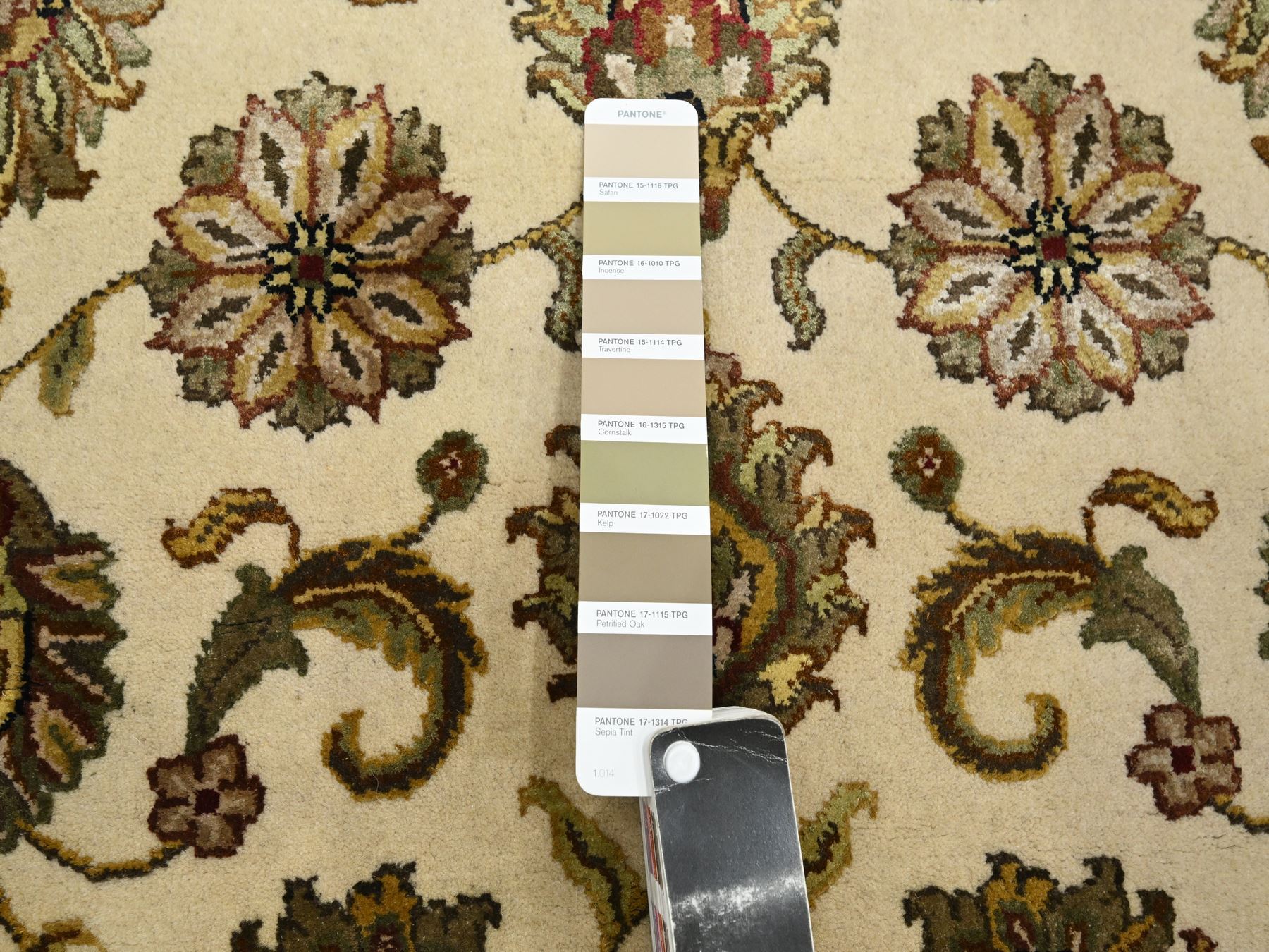 2'7"x8'3" Linen White, Rajasthan with All Over Leaf Design, Hand Knotted, Thick and Plush, Soft Pile, Wool and Silk, Runner, Oriental Rug HR75623 - Image 4
