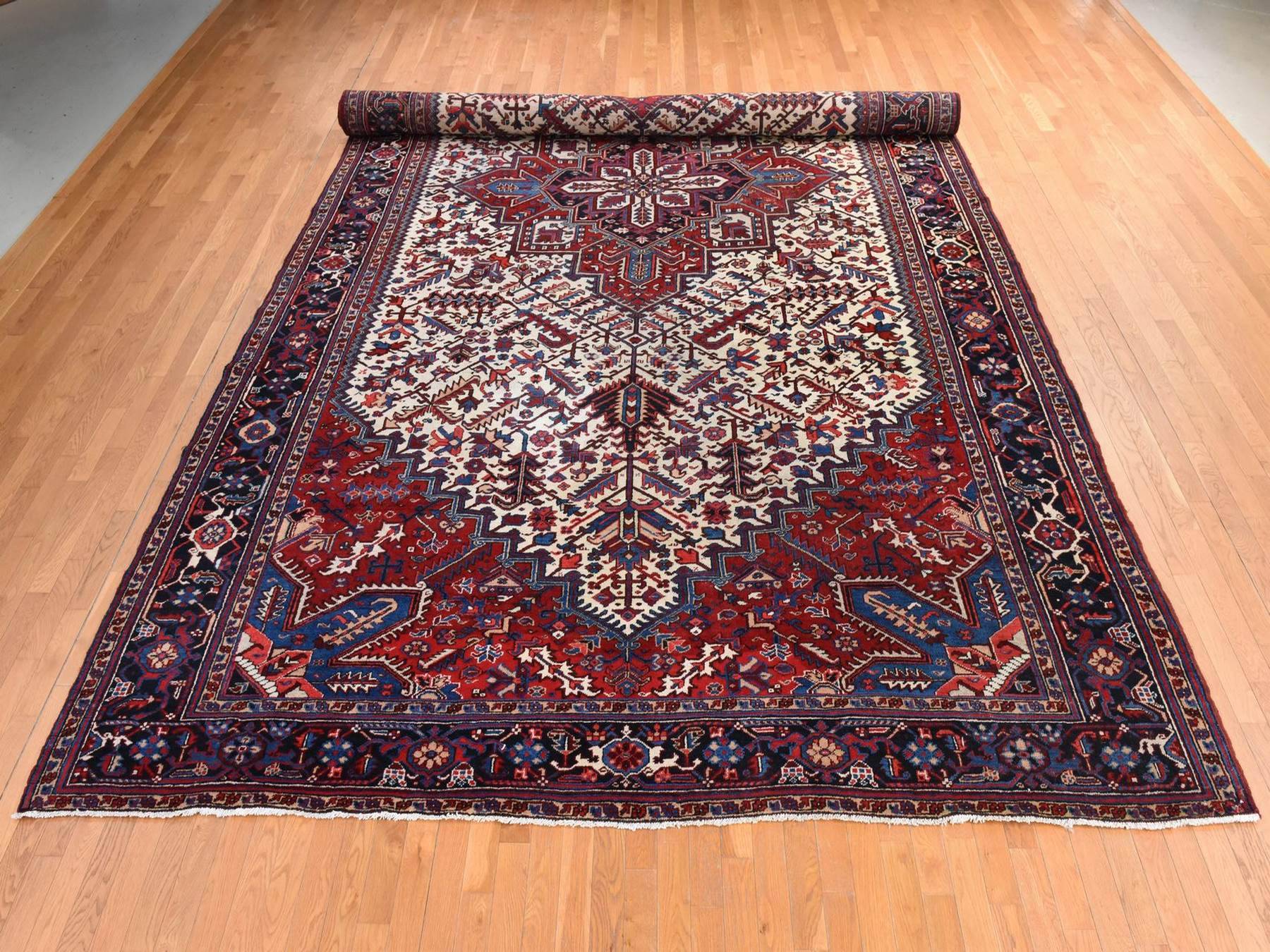 10'10"x19'3" Chiffon White, Vintage Persian Heriz with Geometric Medallion and Serrated Leafs Design, Very Good Condition, Full Pile and Soft, Hand Knotted, 100% Wool, Long and Narrow, XL, Oversized, Oriental Rug HR78789 - Image 2
