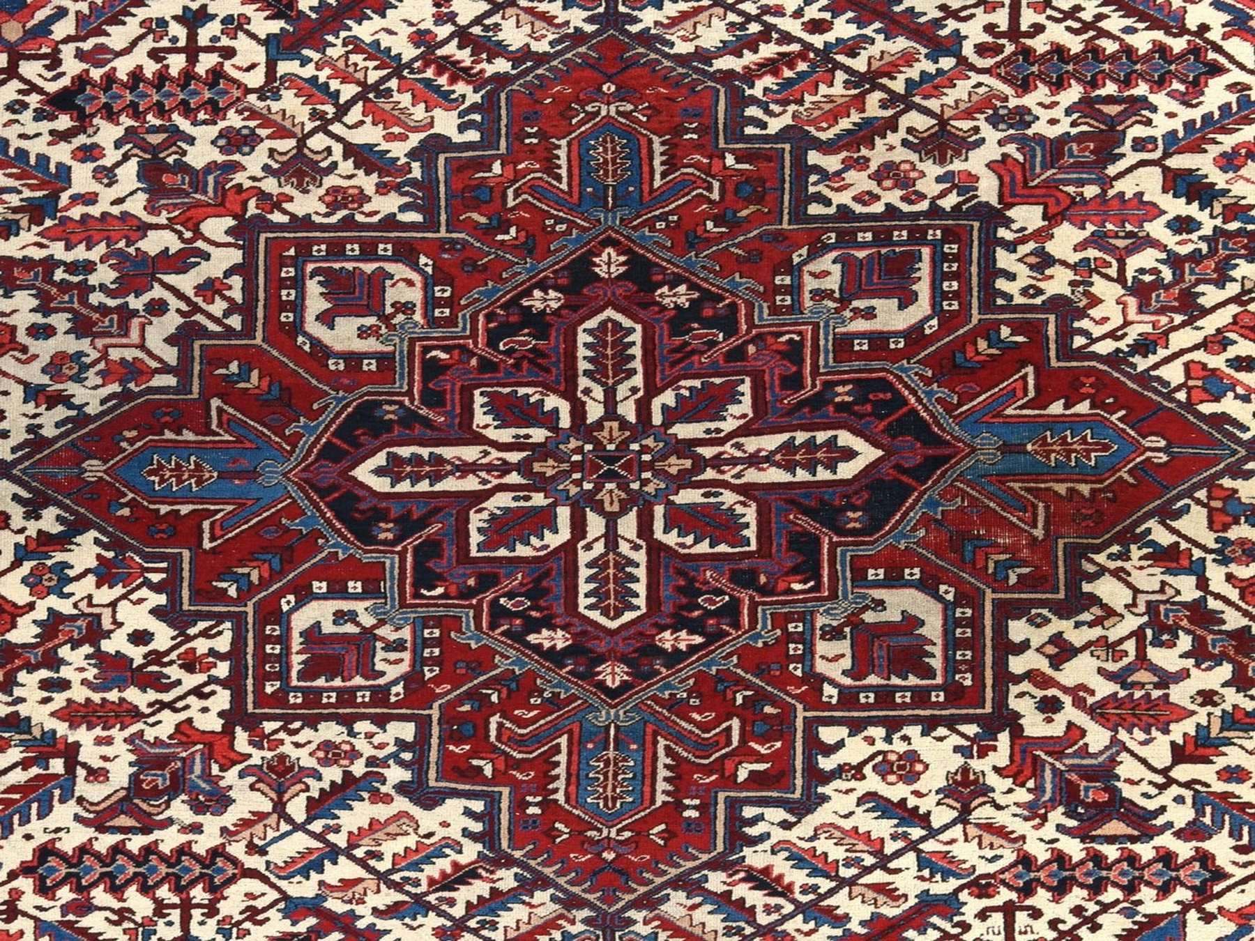 10'10"x19'3" Chiffon White, Vintage Persian Heriz with Geometric Medallion and Serrated Leafs Design, Very Good Condition, Full Pile and Soft, Hand Knotted, 100% Wool, Long and Narrow, XL, Oversized, Oriental Rug HR78789 - Image 5