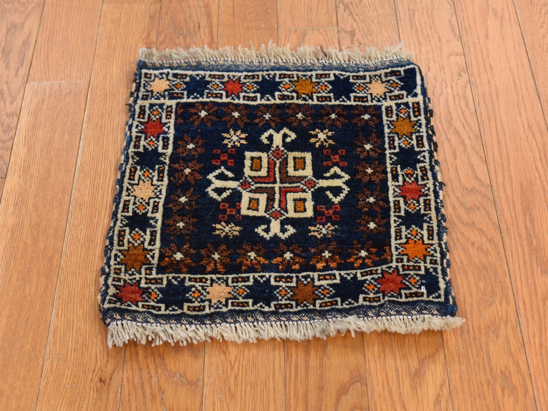 1'4"x1'4" Yale Blue, Antique Qashqai Bag Face, Hand Knotted, 100% Wool, Mat, Square, Oriental Rug HR78804 - Image 2