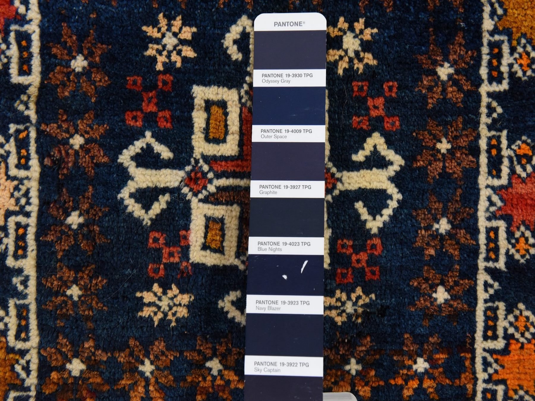 1'4"x1'4" Yale Blue, Antique Qashqai Bag Face, Hand Knotted, 100% Wool, Mat, Square, Oriental Rug HR78804 - Image 5