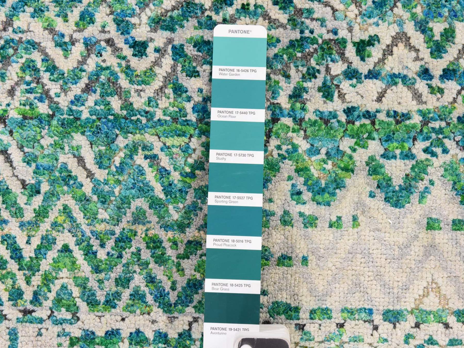 8'10"x12' Slushy Green, Erased Chevron Design, Hand Knotted, Sari Silk with Textured Wool, Oriental Rug HR78841 - Image 6