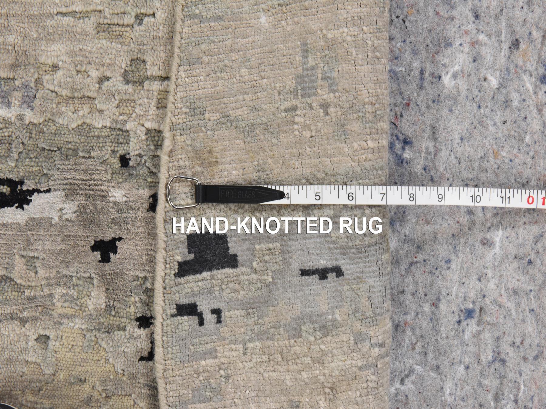 8'x8' Beige-Gray, Modern Abstract Design, Hand Knotted, Wool & Silk, Round, Oriental Rug HR78861 - Image 6