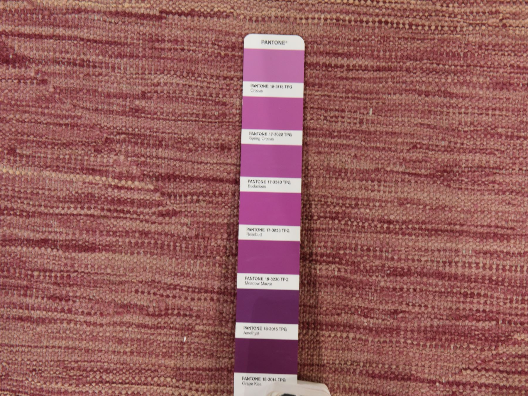 2'8"x10' Rose Pink, Flat Weave, Plain Solid Design, Afghan Kilim, Hand Woven, 100% Wool, Reversible, Runner, Oriental Rug HR78882 - Image 4