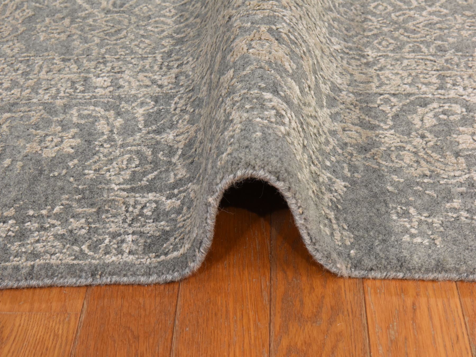 5'10"x9'1" Griffin Gray, Fine Jacquard Hand Loomed, Modern Design, Wool and Art Silk, Soft Pile, Oriental Rug HR78893 - Image 9
