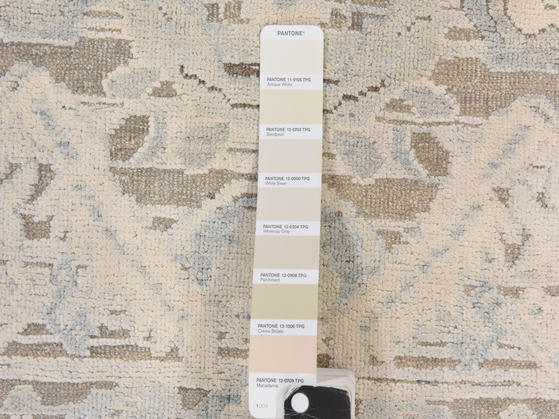 6'x9'5" Swan White, Oushak with Geometric Motif, Hand Knotted, Pure Silk and Textured Wool, Oriental Rug HR78897 - Image 6