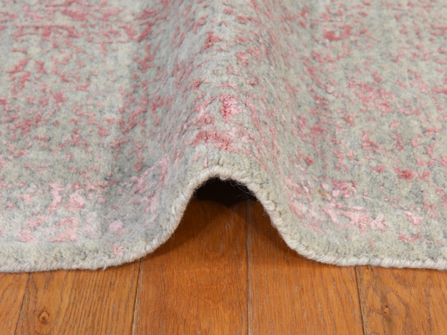 6'x9' Quartz Pink, Transitional Design, Tone on Tone, Wool and Art Silk, Fine Jacquard Hand Loomed, Oriental Rug HR78900 - Image 9