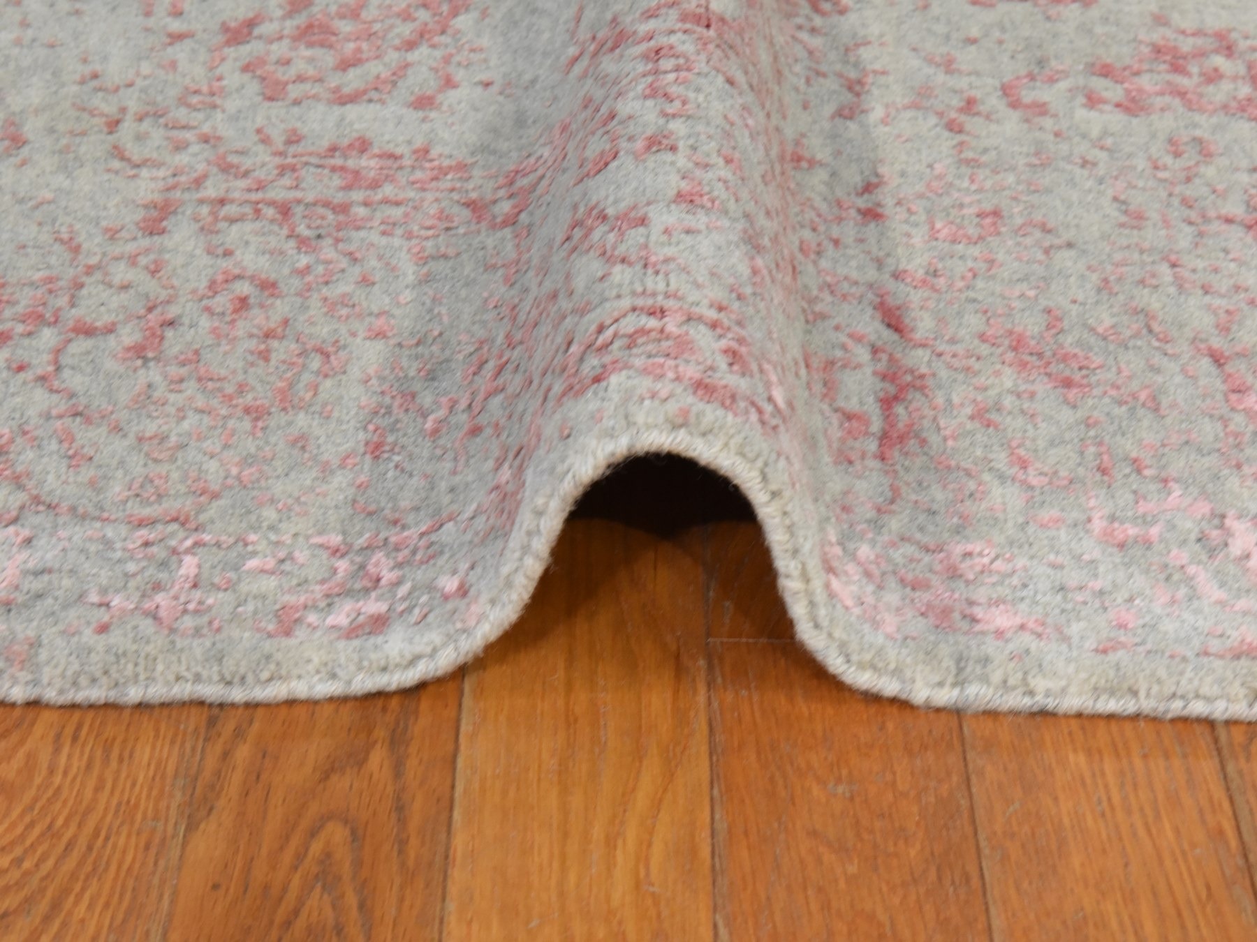 6'x9' Quartz Pink, Transitional Design, Tone on Tone, Wool and Art Silk, Fine Jacquard Hand Loomed, Oriental Rug HR78902 - Image 9