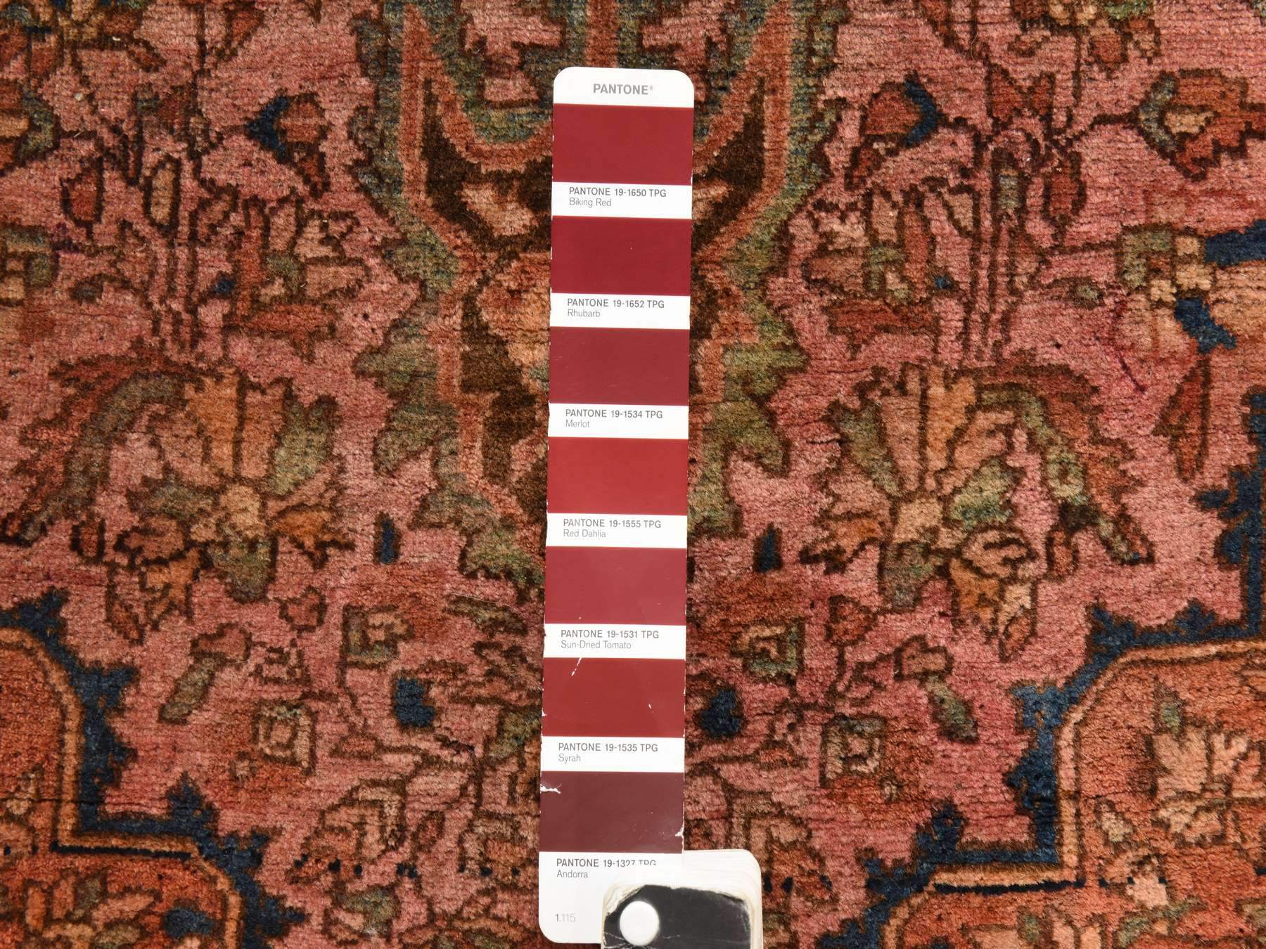 2'9"x4'6" Blush Pink, Antique Persian Sarouk Fereghan, Clean, Soft, Sides and Ends Professionally Secured, 100% Wool, Hand Knotted, Oriental Rug HR78913 - Image 4