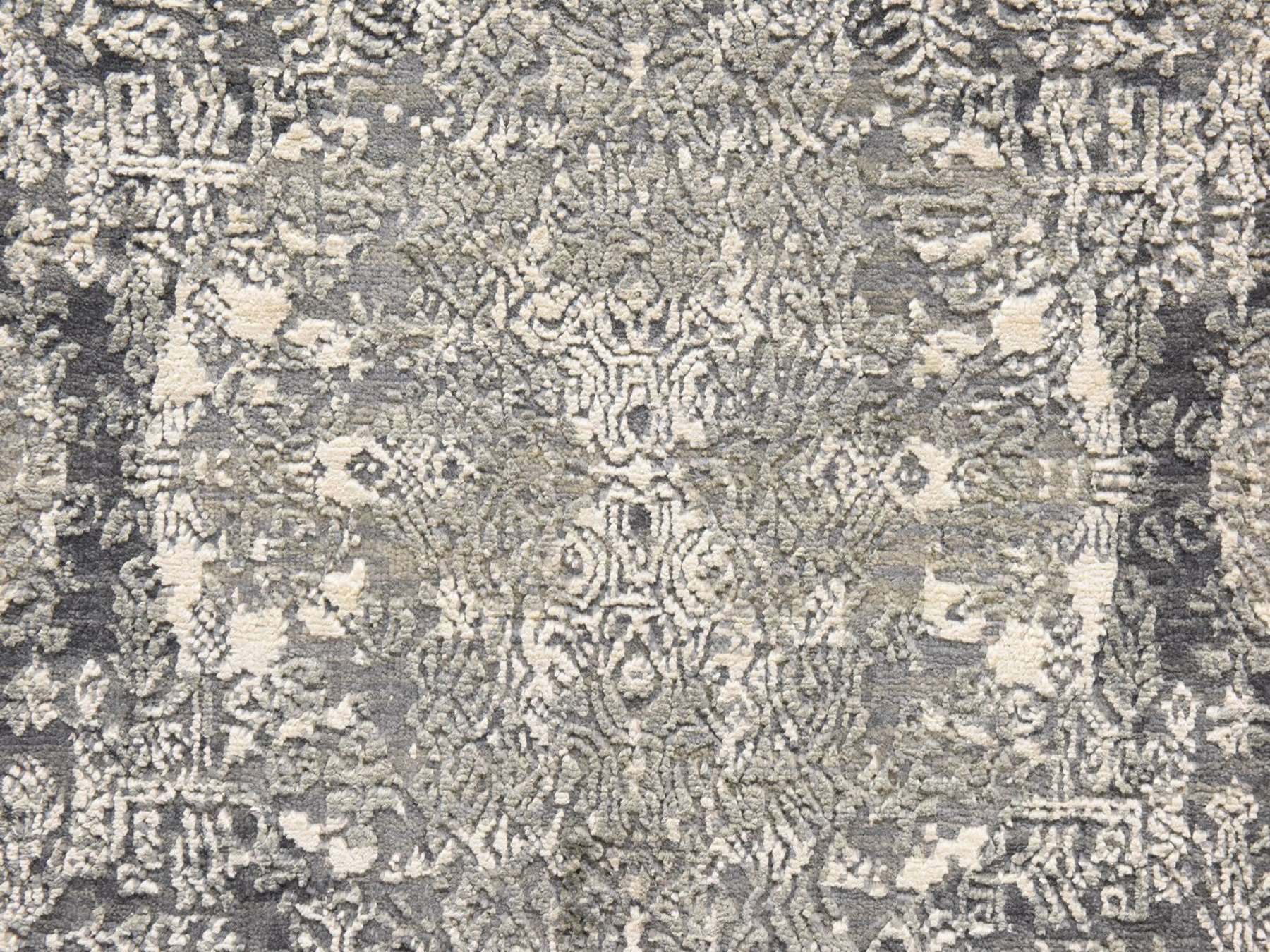 4'x4' Cloud Gray, Wool and Pure Silk, Jewellery Design, Hand Knotted, Round, Oriental Rug HR78942 - Image 3