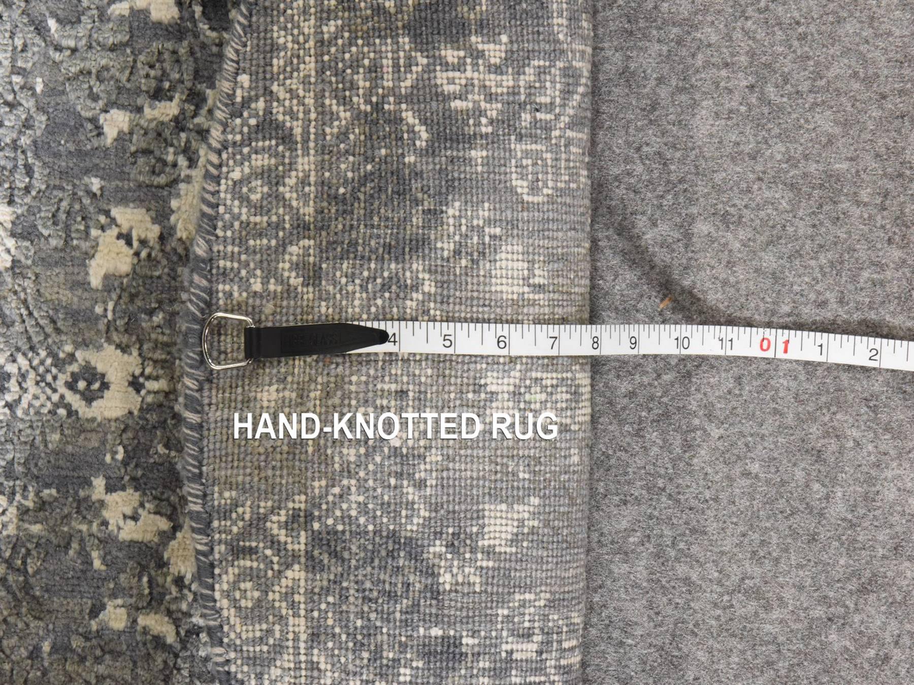 4'x4' Cloud Gray, Wool and Pure Silk, Jewellery Design, Hand Knotted, Round, Oriental Rug HR78942 - Image 5