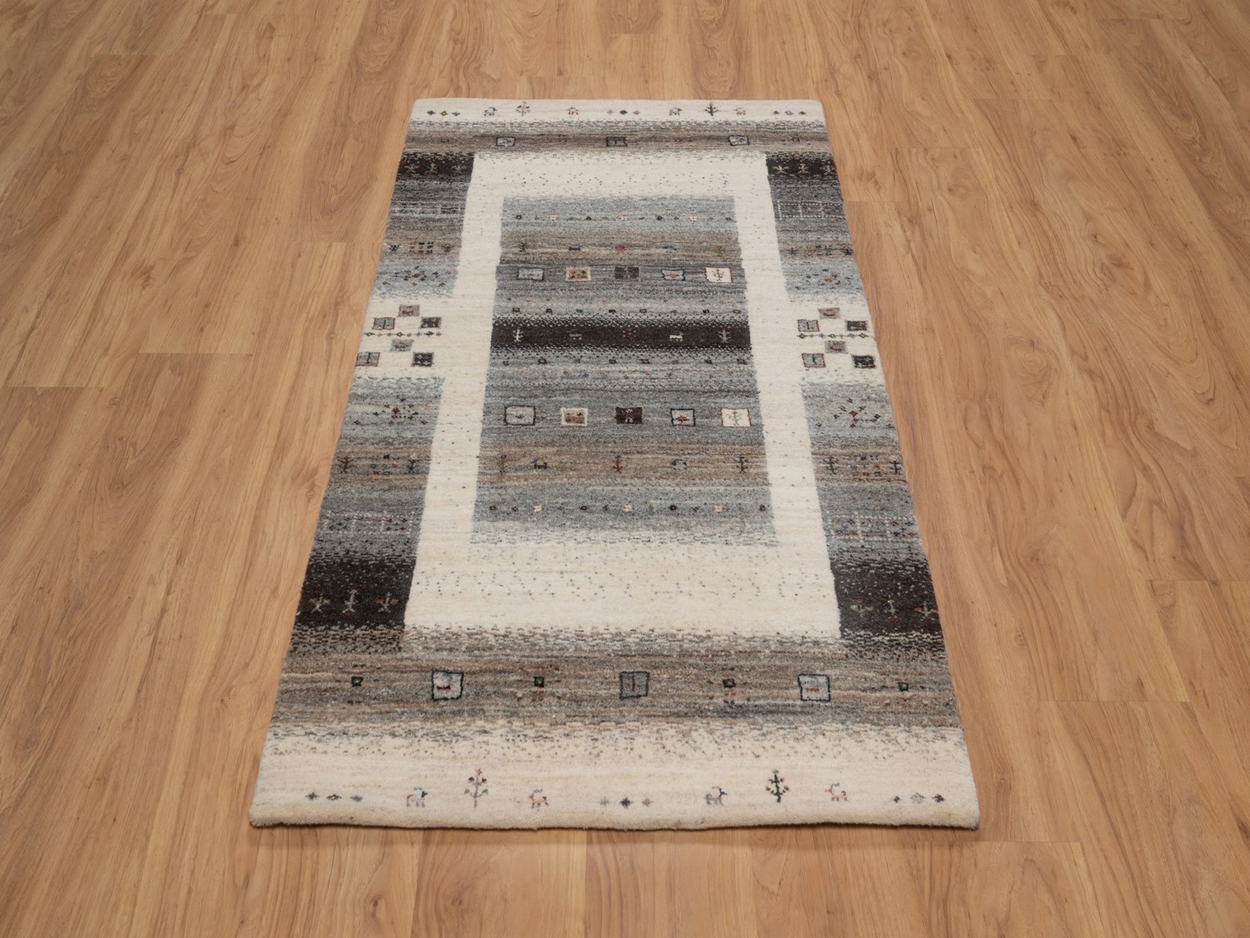 2'10"x5'4" Parchment White, Hand Knotted, Lori Buft Gabbeh with Small Animal and Human Figurines, Modern, Pure Wool, Thick and Plush, Oriental Rug HR92628 - Image 2