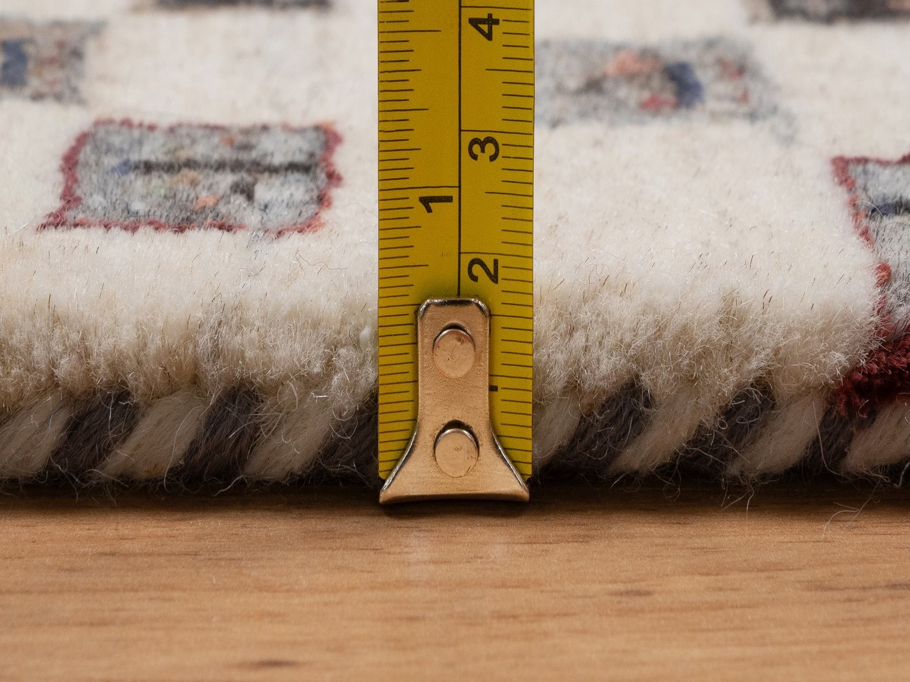 2'10"x5'4" Parchment White, Hand Knotted, Lori Buft Gabbeh with Small Animal and Human Figurines, Modern, Pure Wool, Thick and Plush, Oriental Rug HR92628 - Image 7