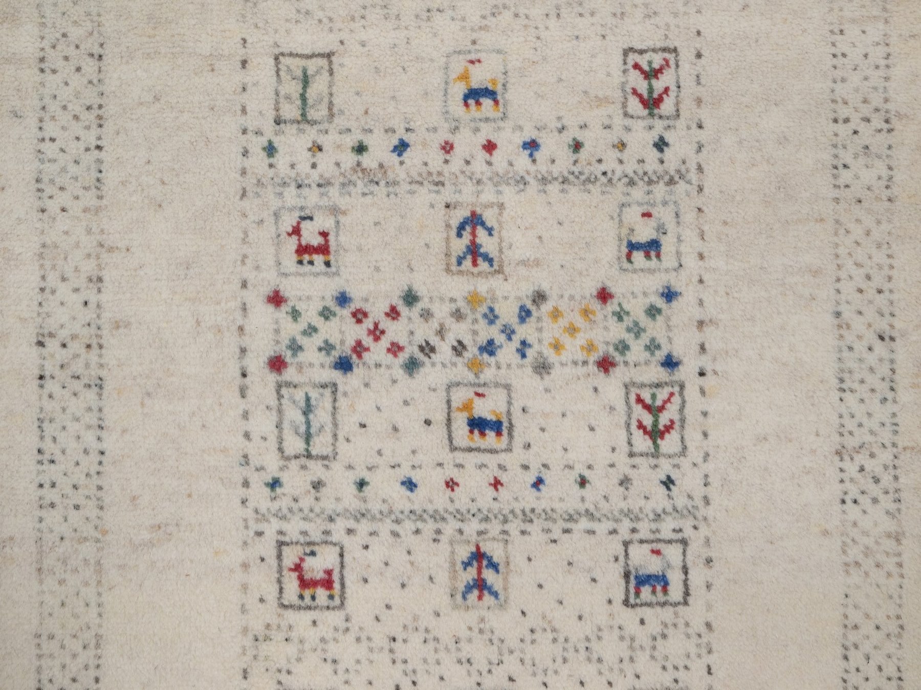 2'x3' Parchment White, Modern, Lori Buft Gabbeh with Small Animal Figurines, Soft Wool, Hand Knotted, Thick and Plush, Mat, Sample, Oriental Rug HR92634 - Image 5