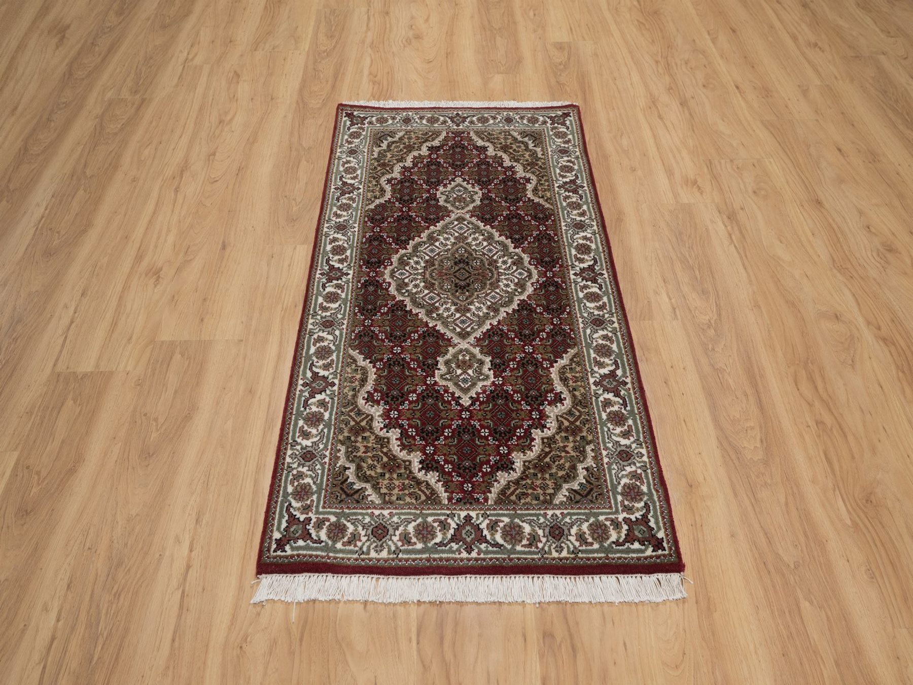 2'5"x4'9" Rhubarb Red, Hand Knotted, Tabriz Mahi with Fish Medallion Design, 100% Wool, 175 KPSI, Oriental Rug HR92664 - Image 2