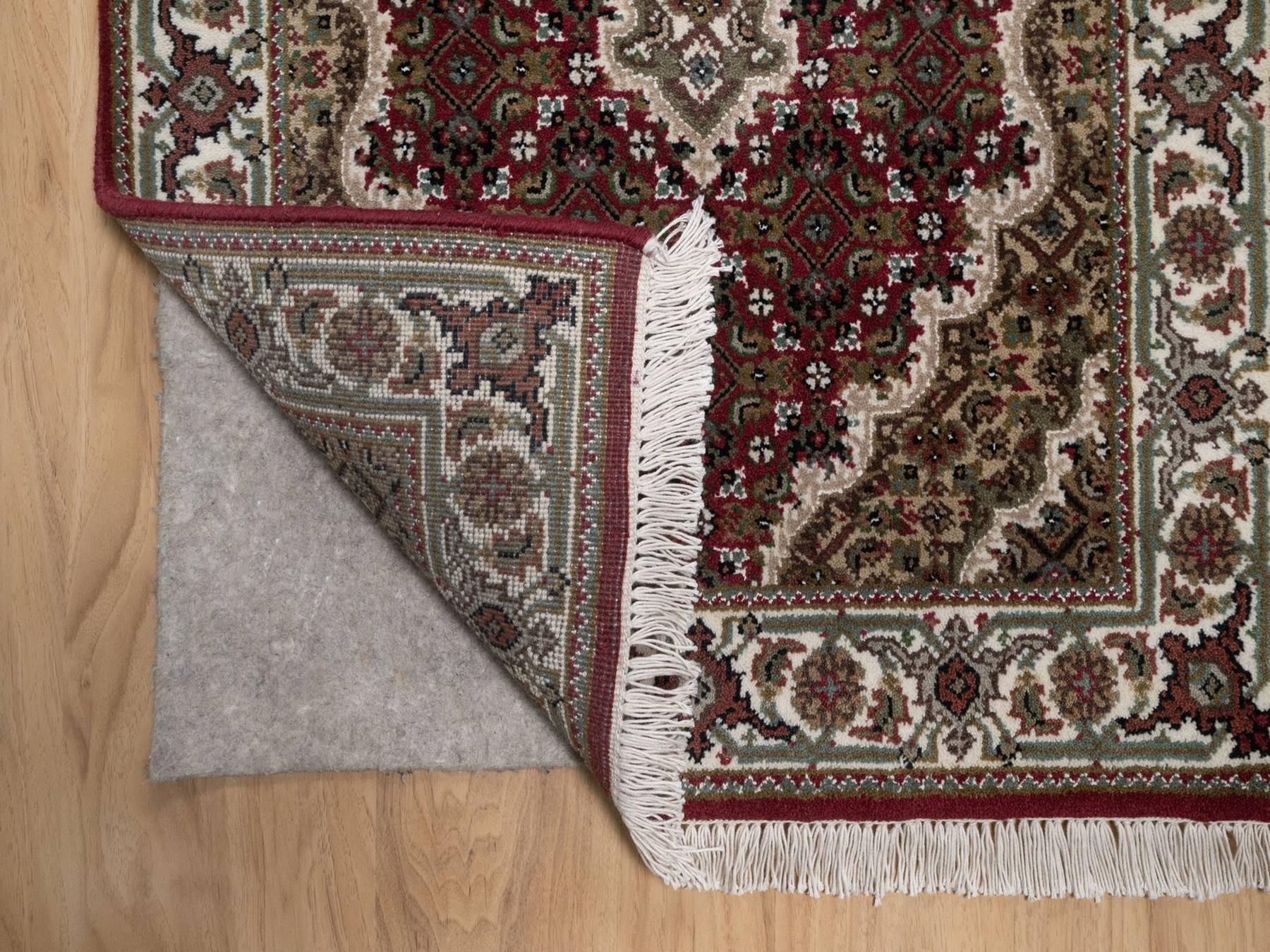 2'5"x4'9" Rhubarb Red, Hand Knotted, Tabriz Mahi with Fish Medallion Design, 100% Wool, 175 KPSI, Oriental Rug HR92664 - Image 3