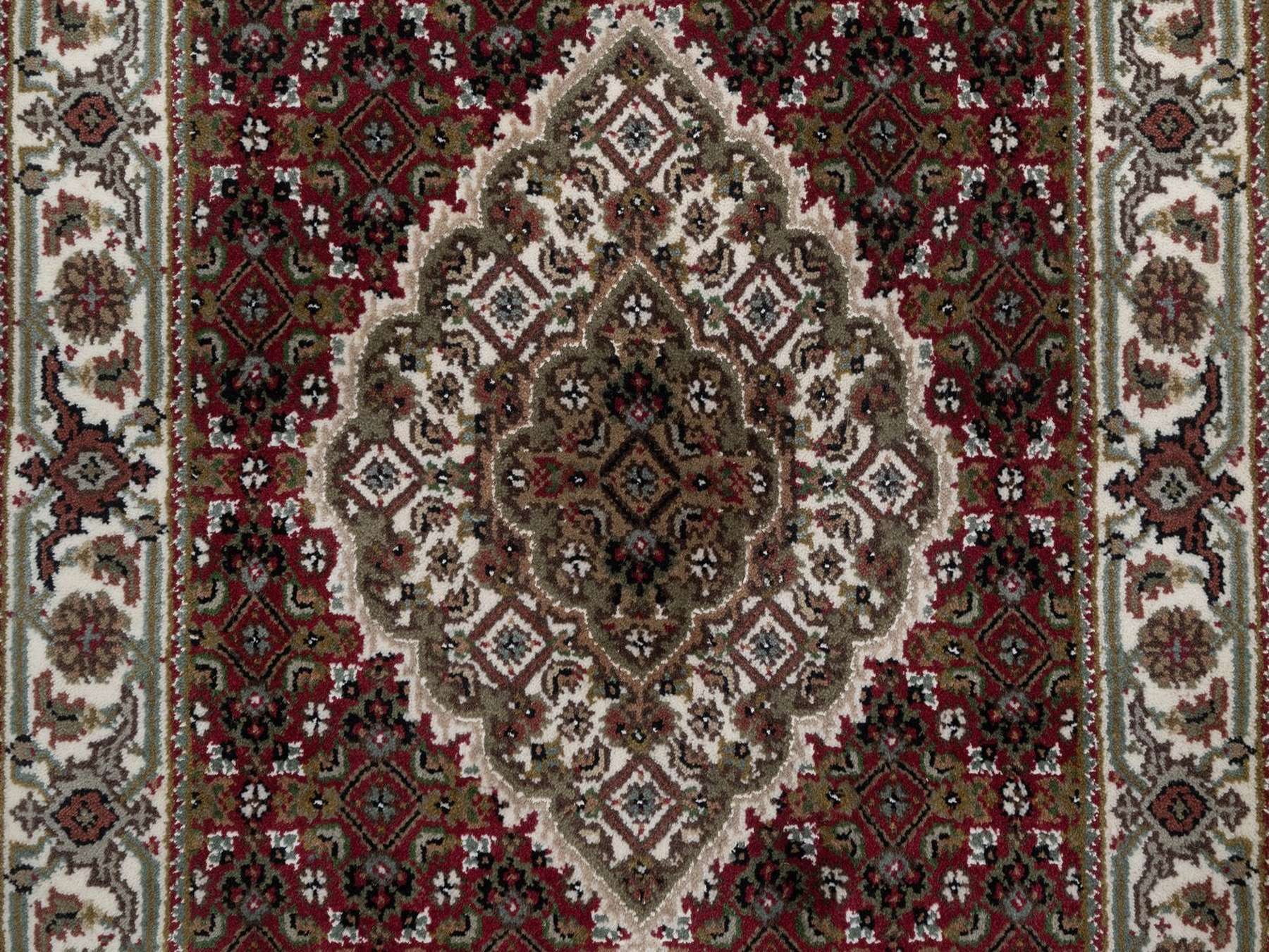 2'5"x4'9" Rhubarb Red, Hand Knotted, Tabriz Mahi with Fish Medallion Design, 100% Wool, 175 KPSI, Oriental Rug HR92664 - Image 5